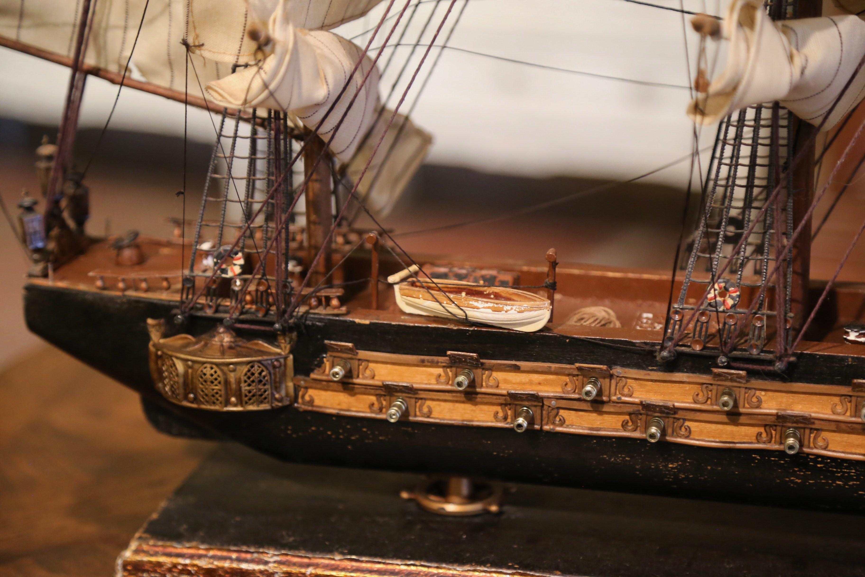Modèle de bateau espagnol du milieu du siècle dernier sculpté de style Armada, la « Fragata Espanola », 1780 en vente 2