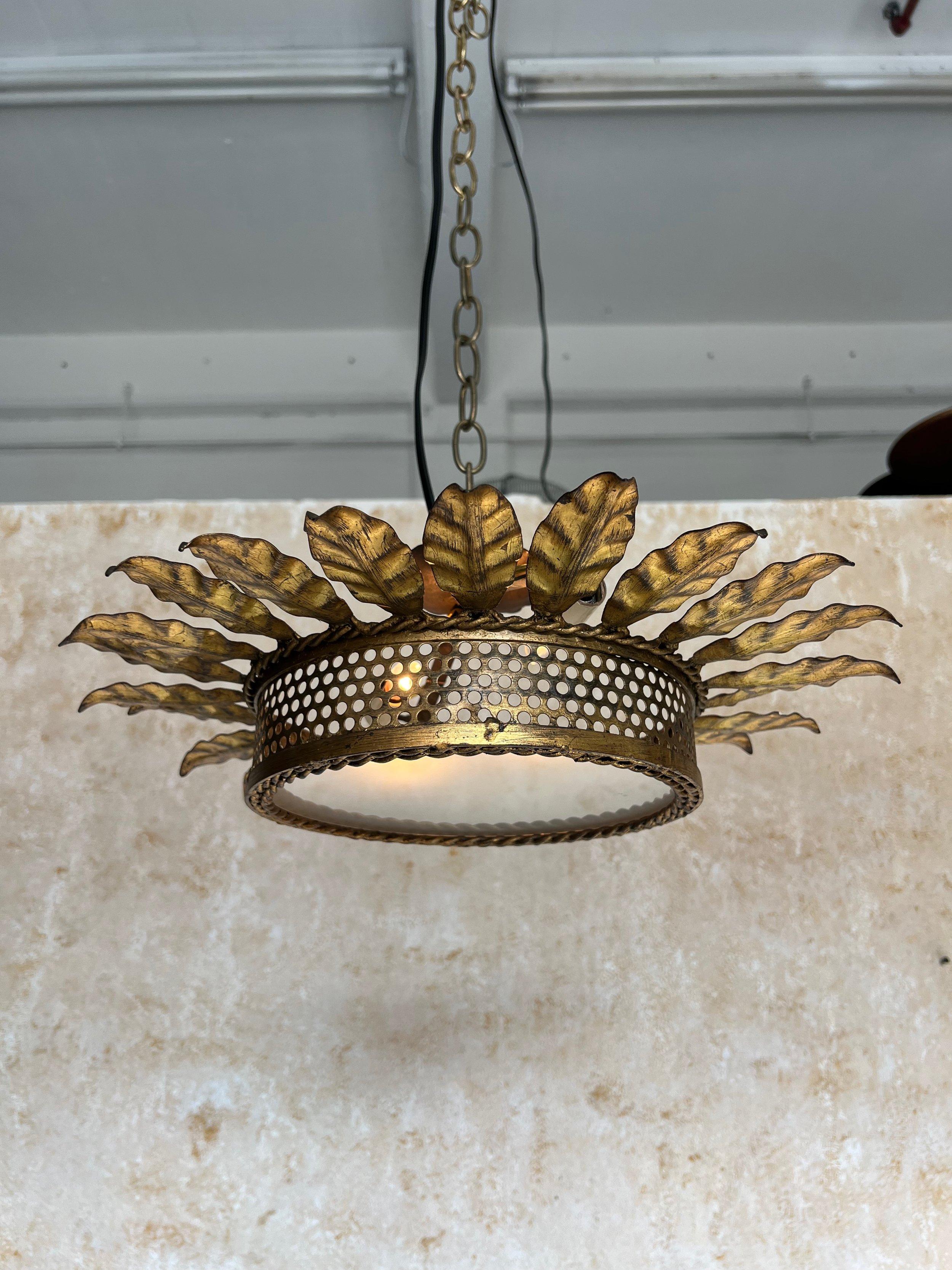 Plafón de metal dorado español de mediados de siglo Dorado en venta
