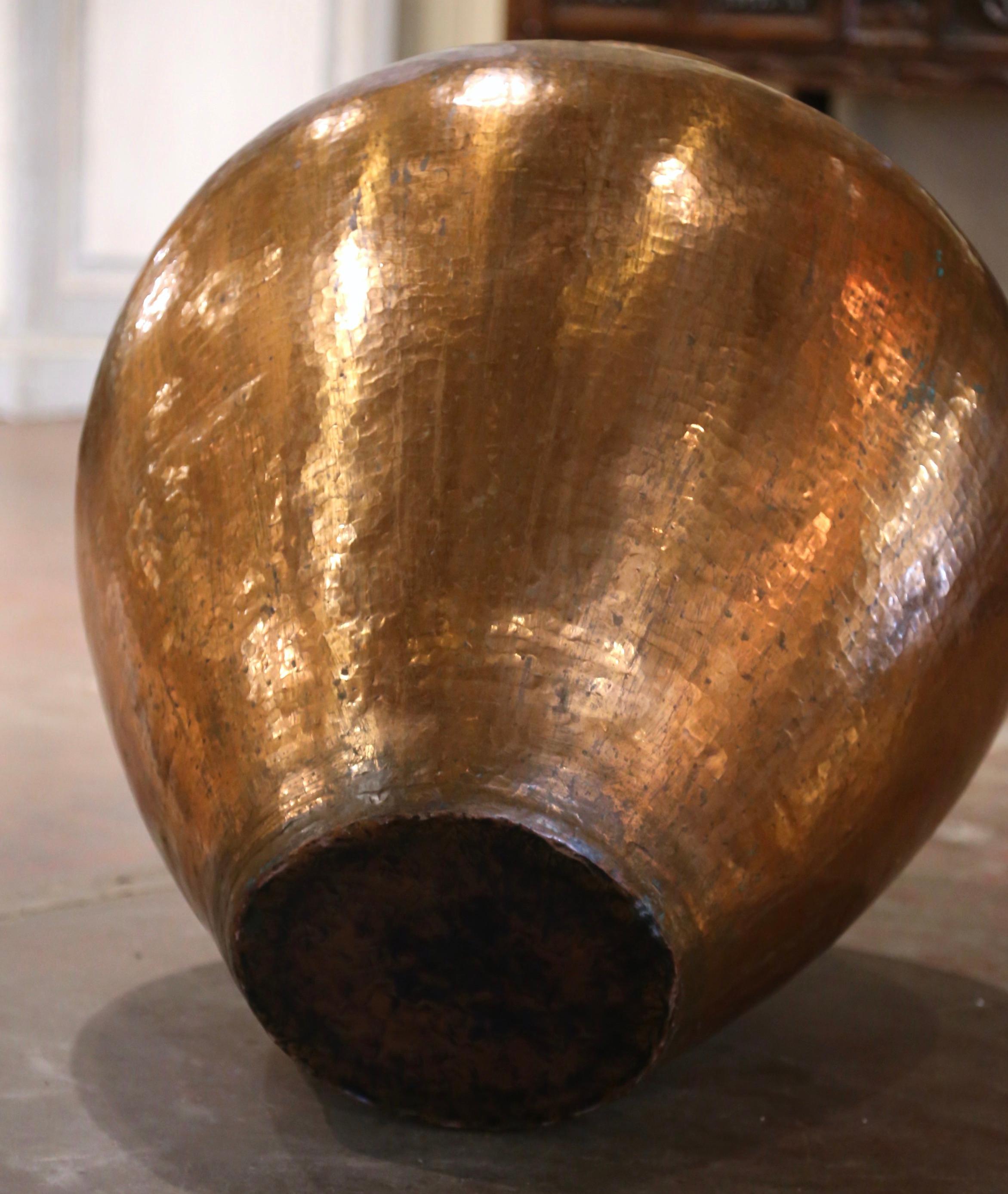 20th Century Mid-Century Spanish Hammered Patinated Copper Urn-Shape Planter For Sale