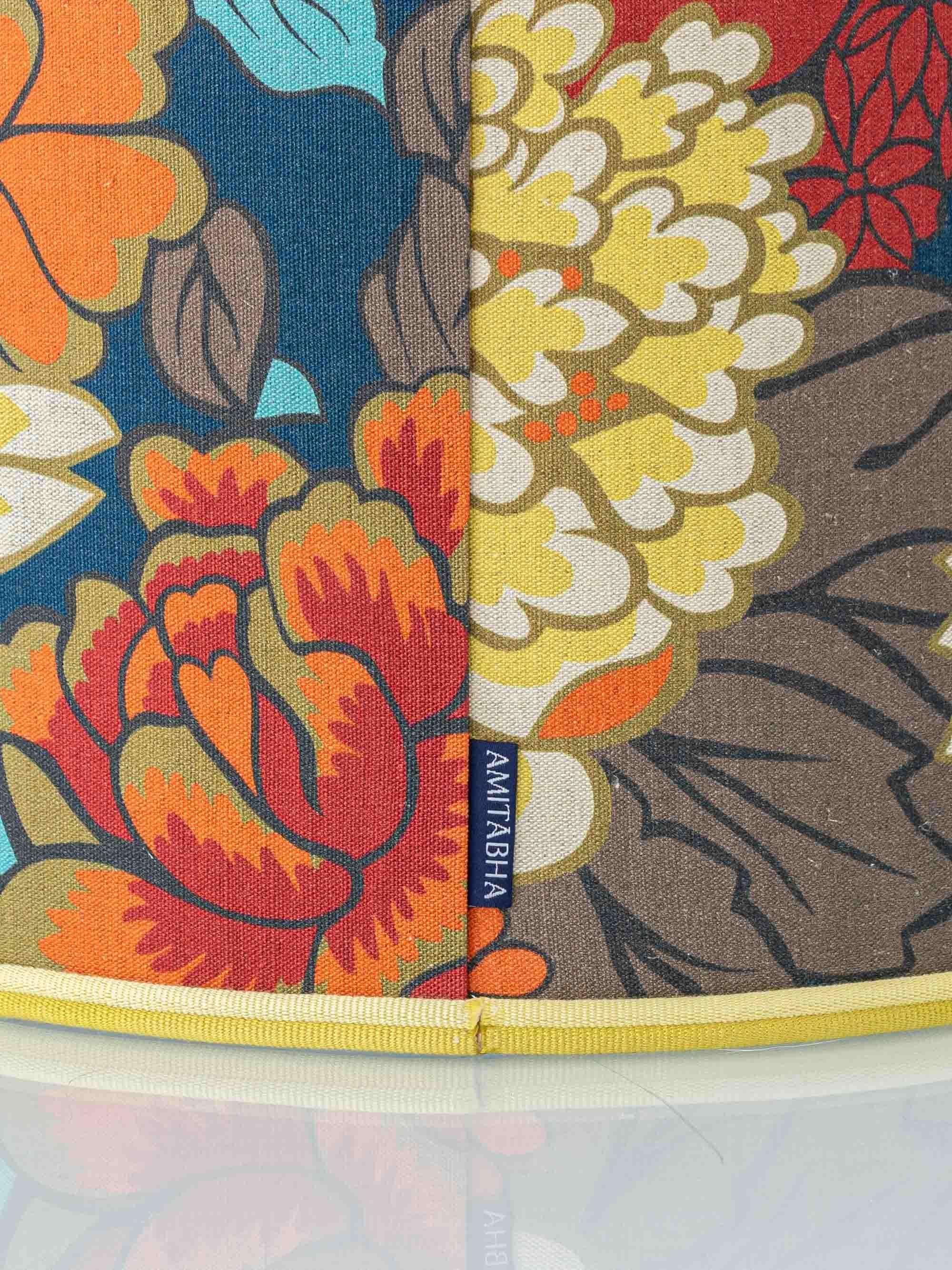 Lampe de table espagnole du milieu du siècle en céramique jaune Manises, abat-jour London Lamps en vente 2