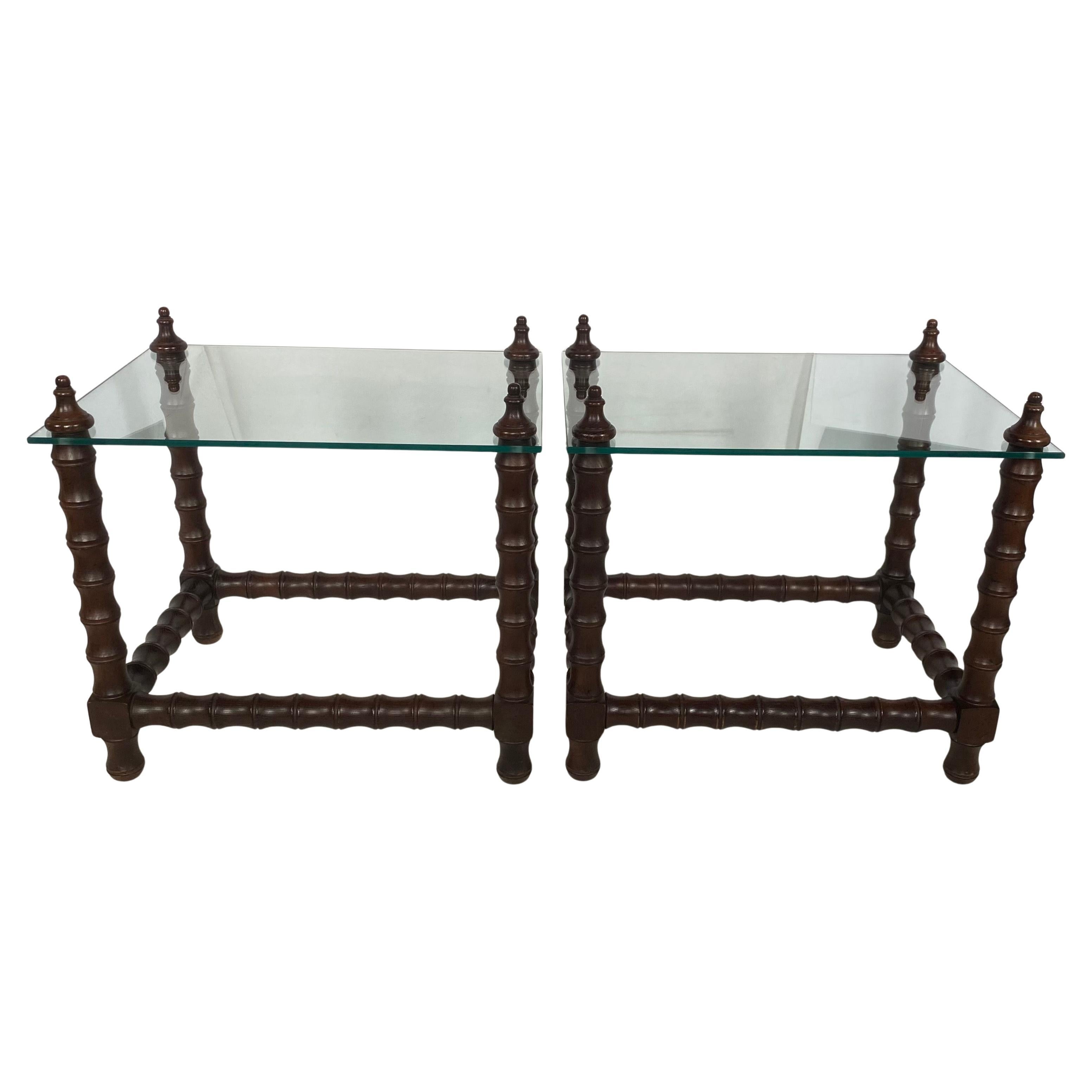 Jacobéen Paire de tables d'appoint en bois tourné et verre de style Jacobean en vente
