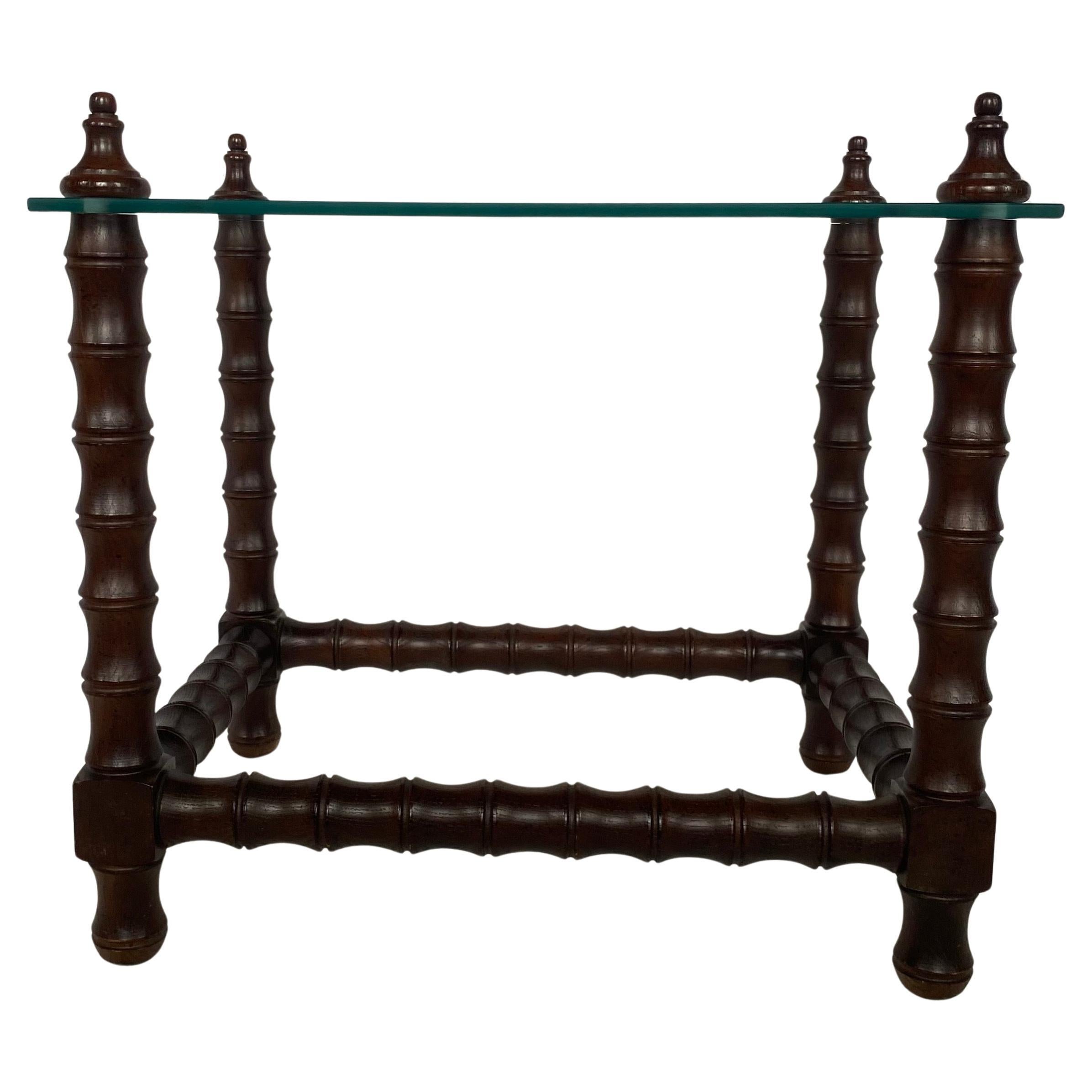20ième siècle Paire de tables d'appoint en bois tourné et verre de style Jacobean en vente