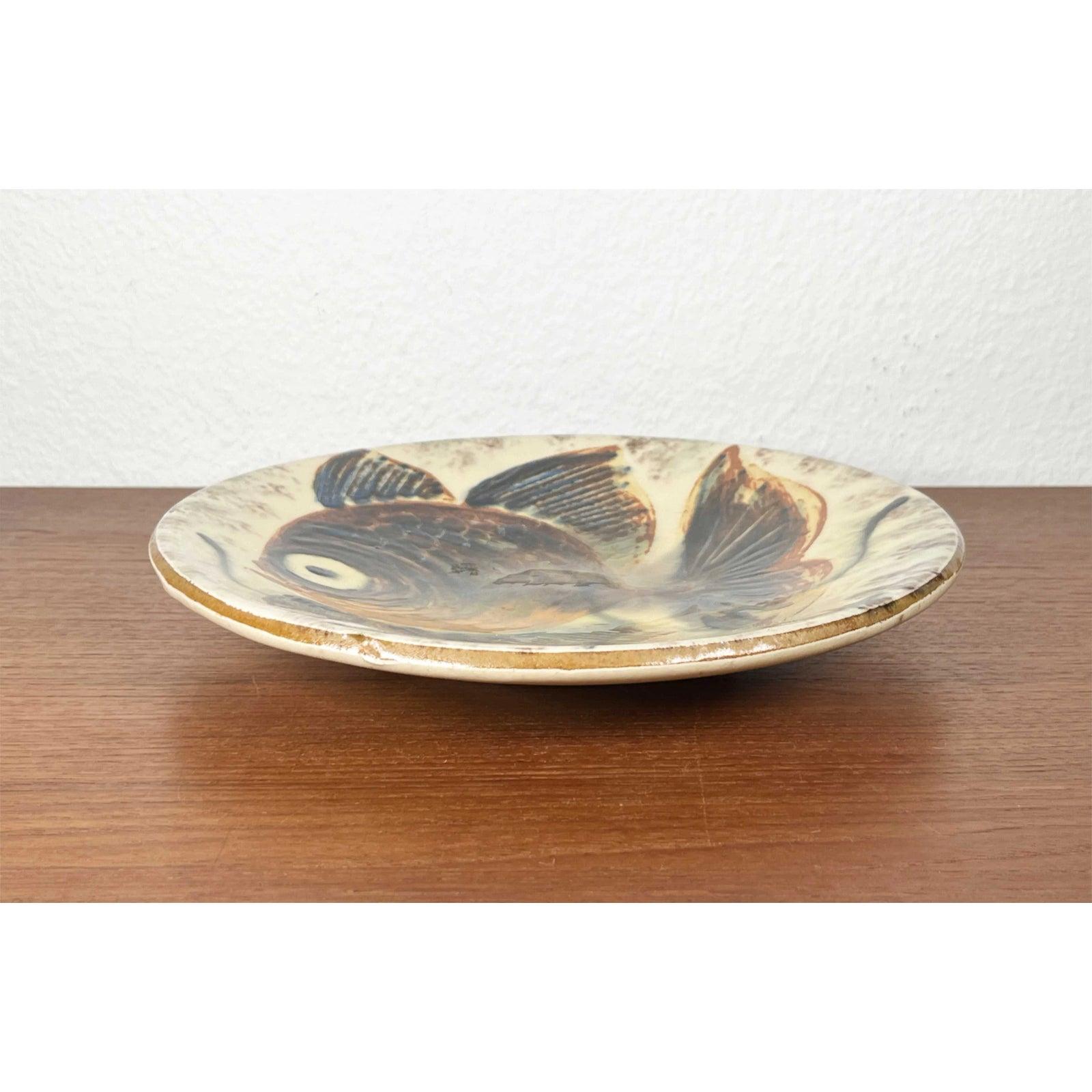 Spanische Studio Pottery Wandteller mit Fish Design, 1960er Jahre, Mitte des Jahrhunderts im Angebot 1