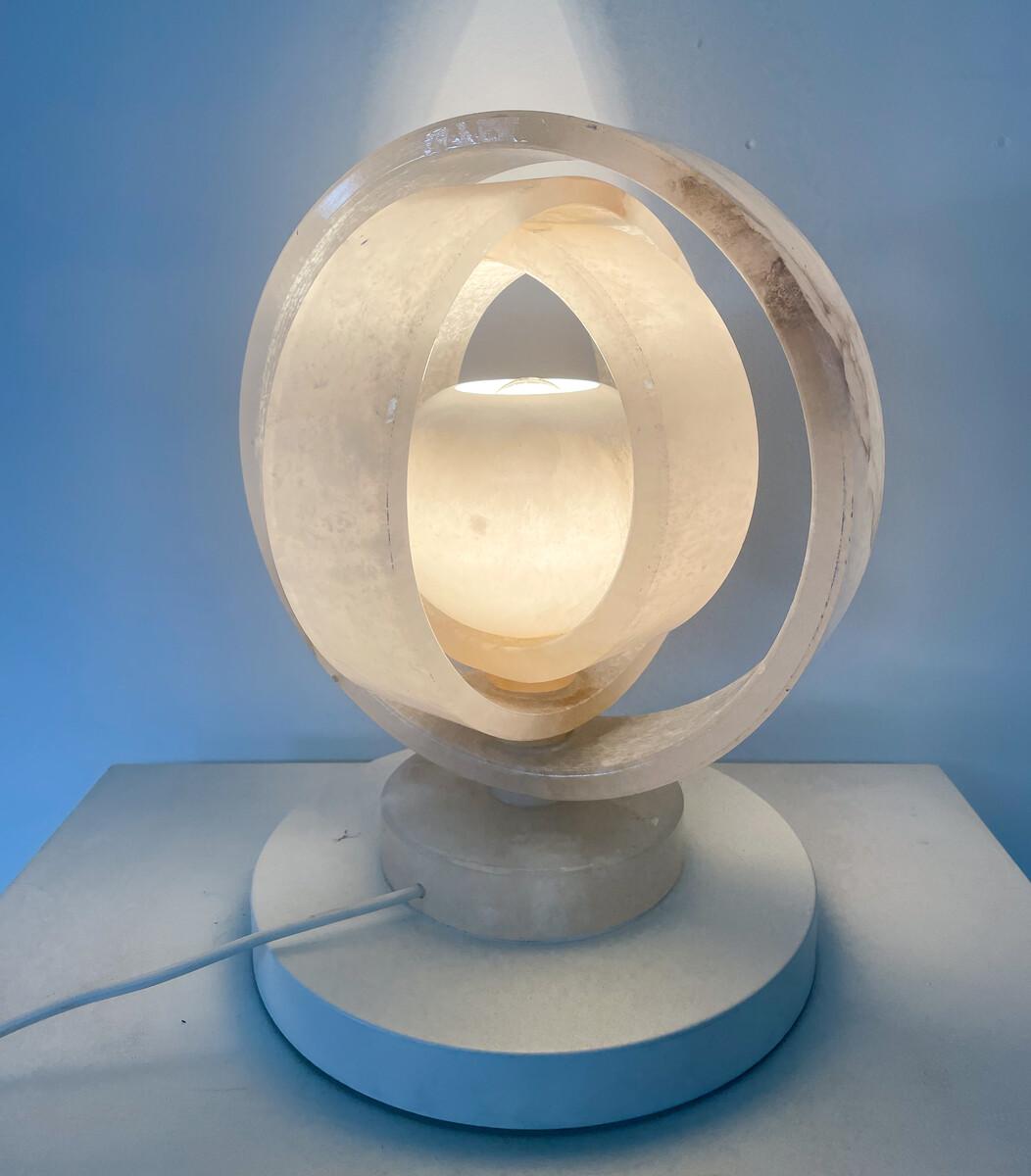 Lampada sferica in alabastro di metà secolo, anni '60 In condizioni buone in vendita a Brussels, BE