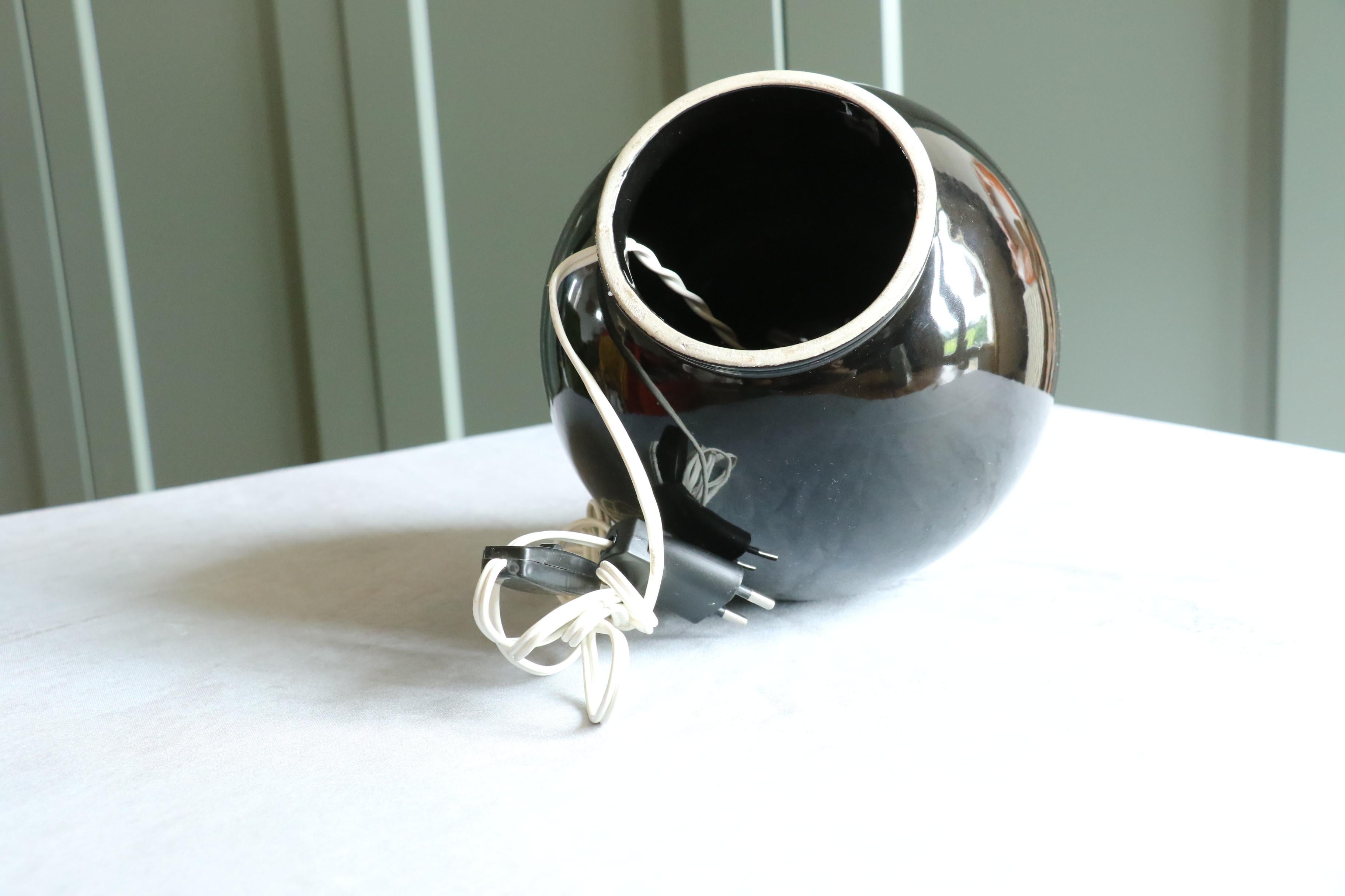 Lampe à poser sphérique du milieu du siècle, époque Jacques Adnet France en vente 1