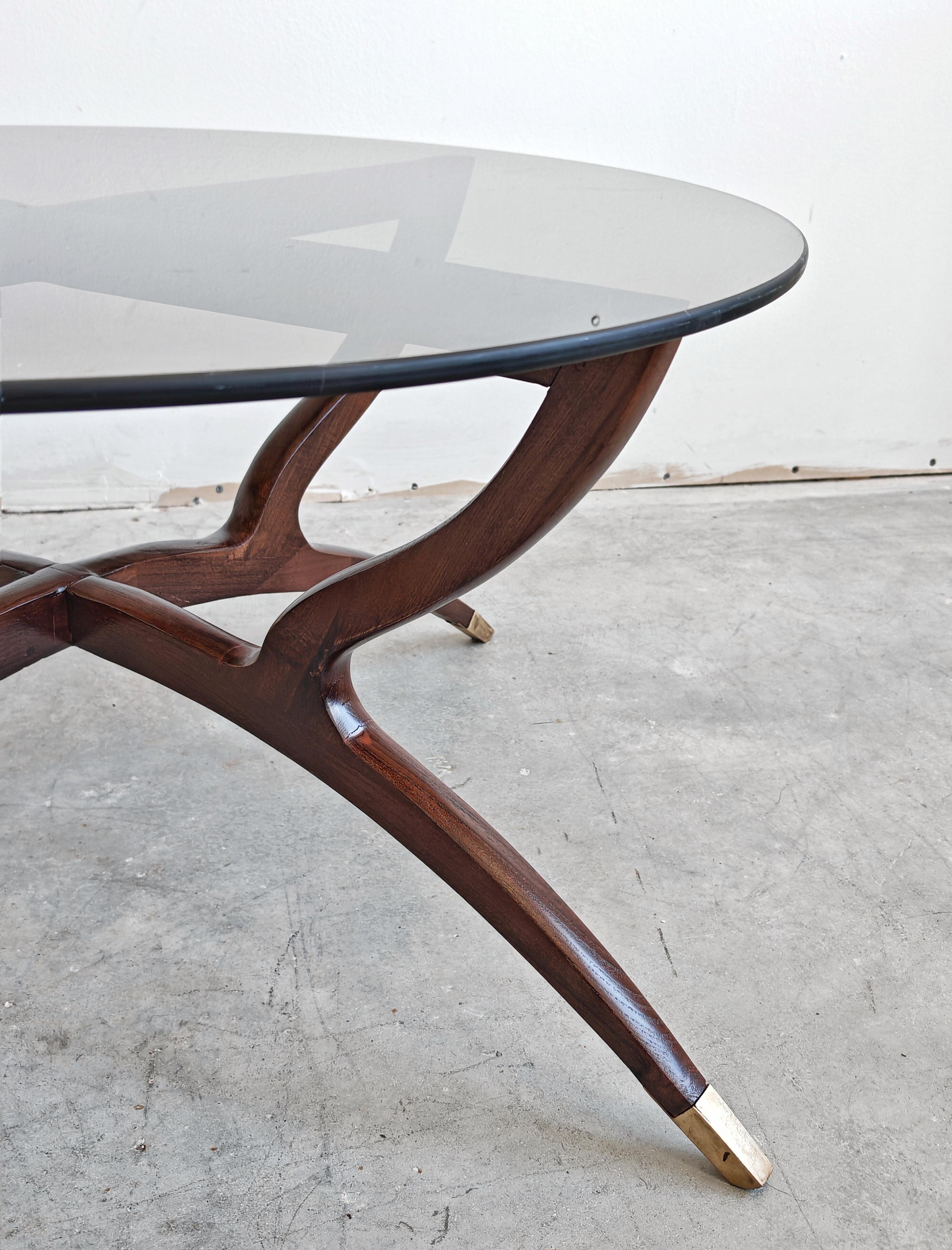 Vetro fumé Tavolino da caffè Mid Century Spider in legno di Wood nello stile di Carlo di Carli in vendita