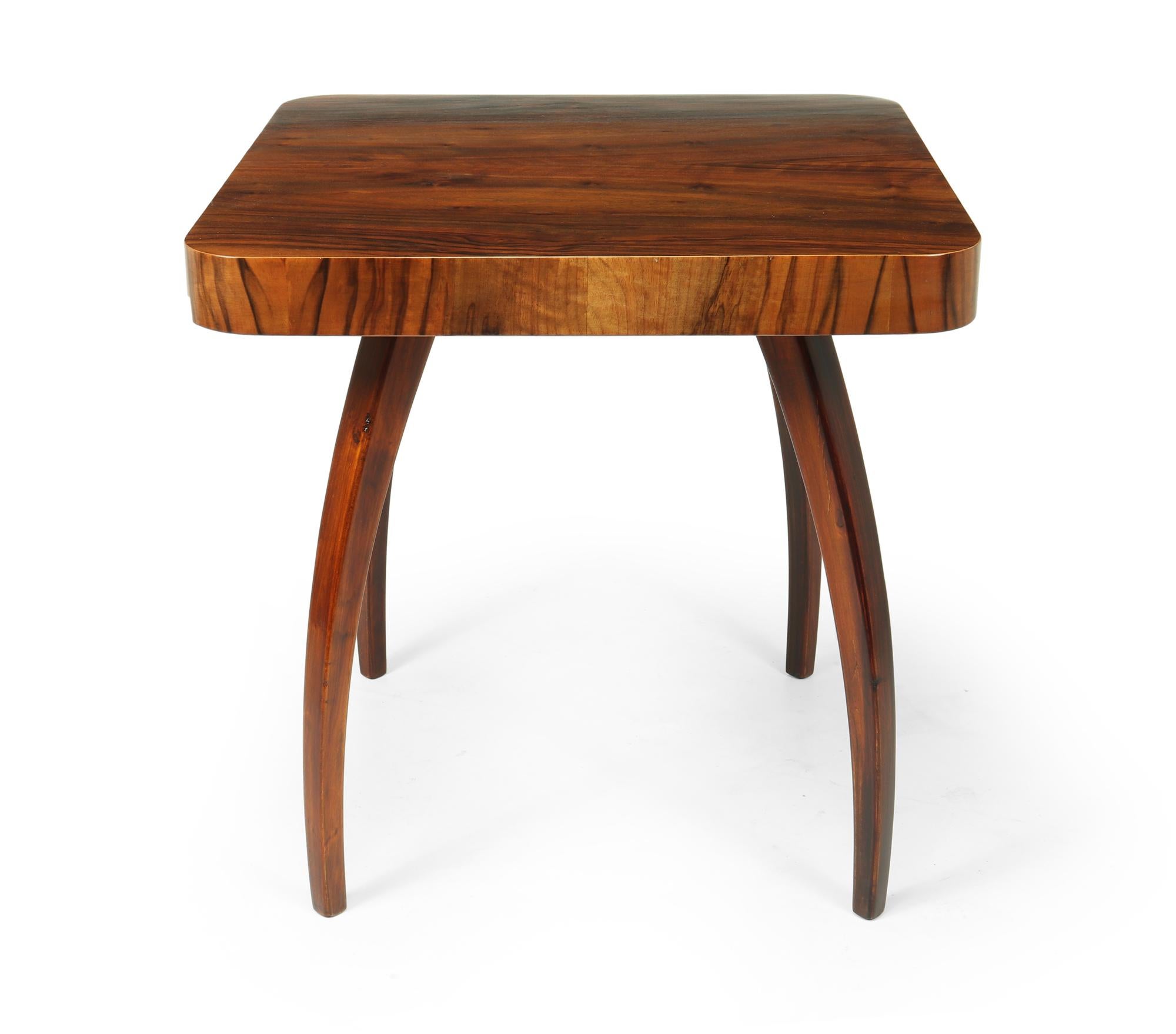 A Classic eastern European spider table designed by Jindrich Halaba in the 1950’s this example having a walnut top and solid beech shaped legs, fully restored and hand polished and in excellent condition throughout.

Age: 1950

Style: Mid