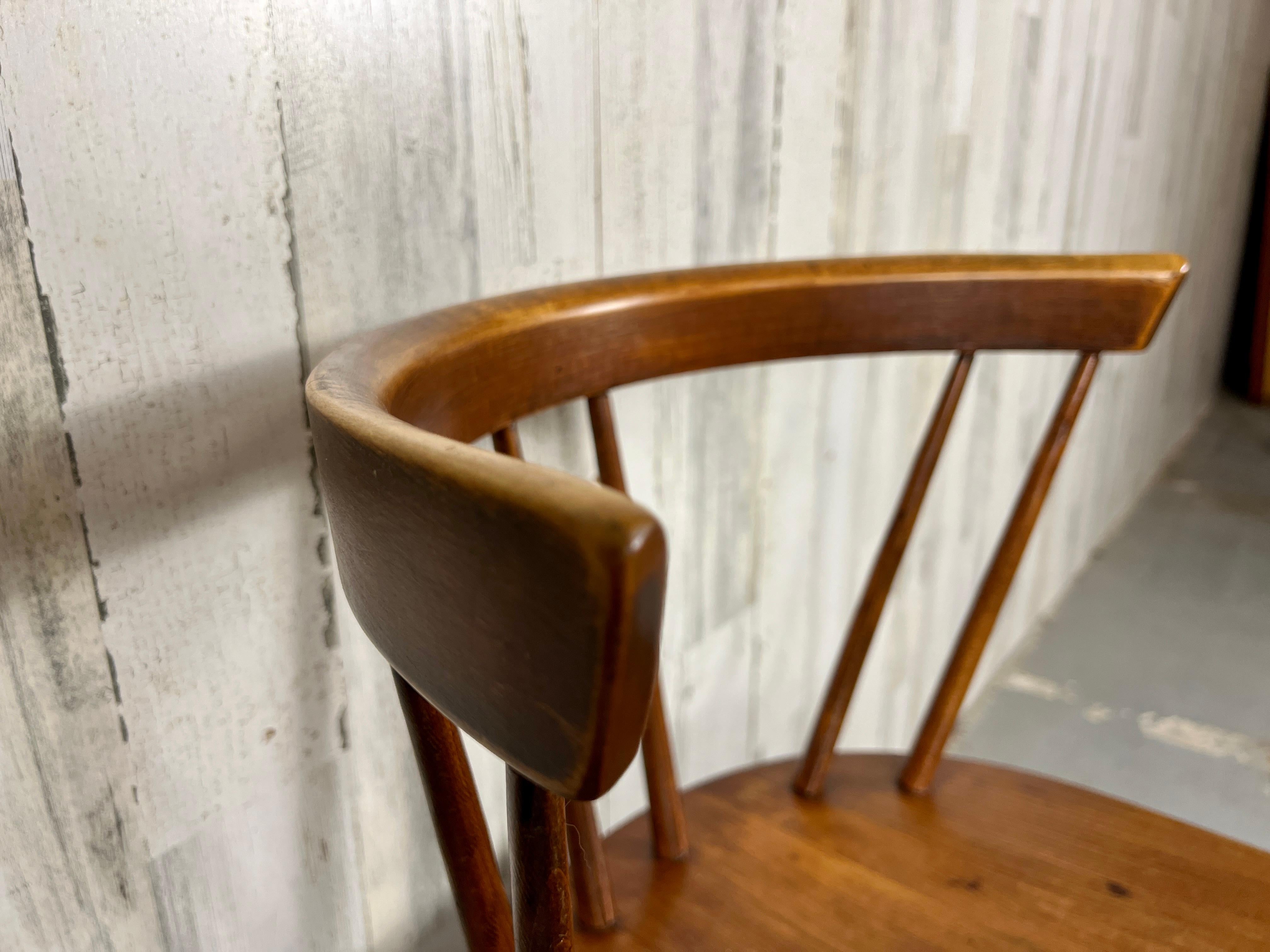 Mid-Century Spindle Chair For Sale 2