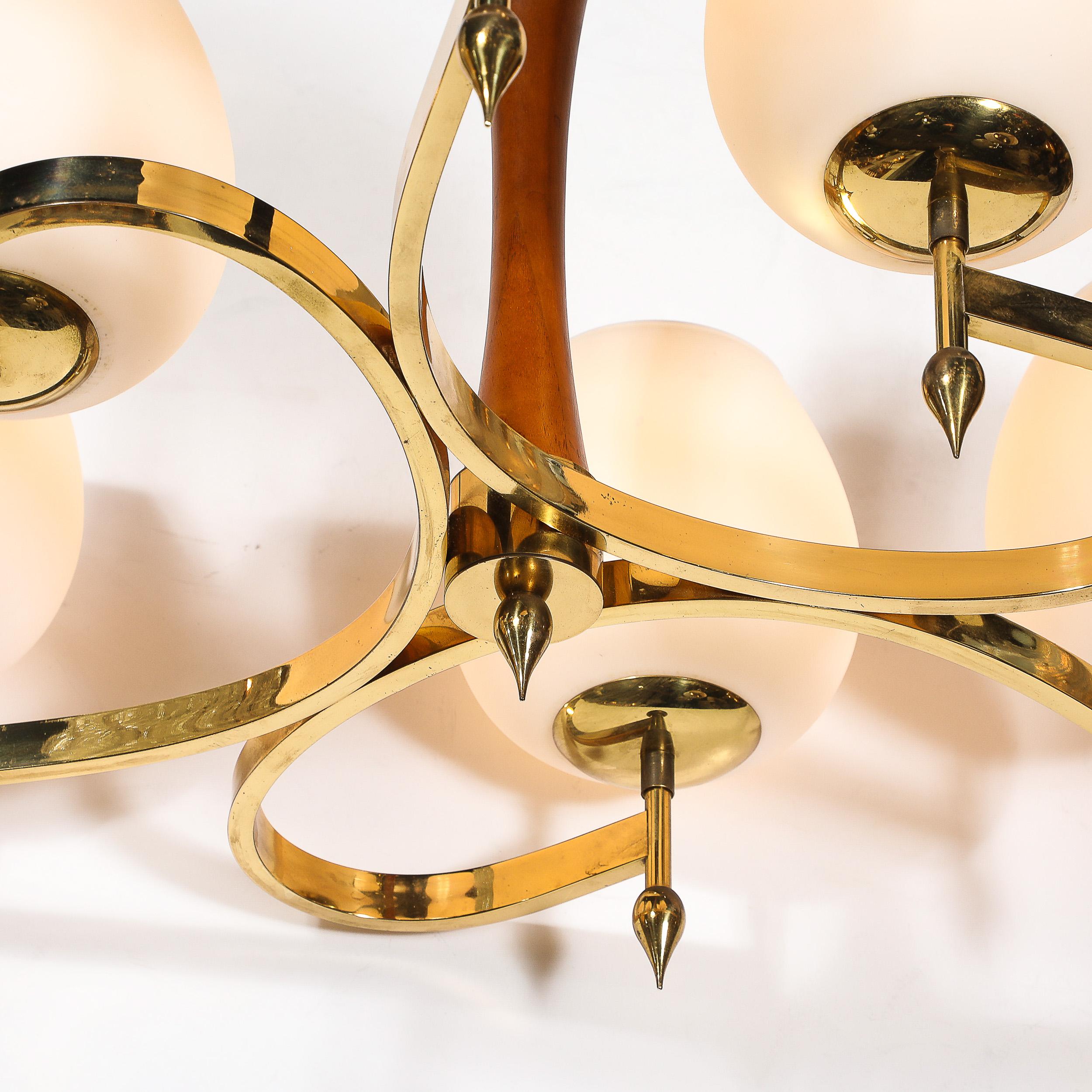 Lampadario a sospensione a spirale a sei bracci di metà secolo in ottone e noce con vetro smerigliato in vendita 9