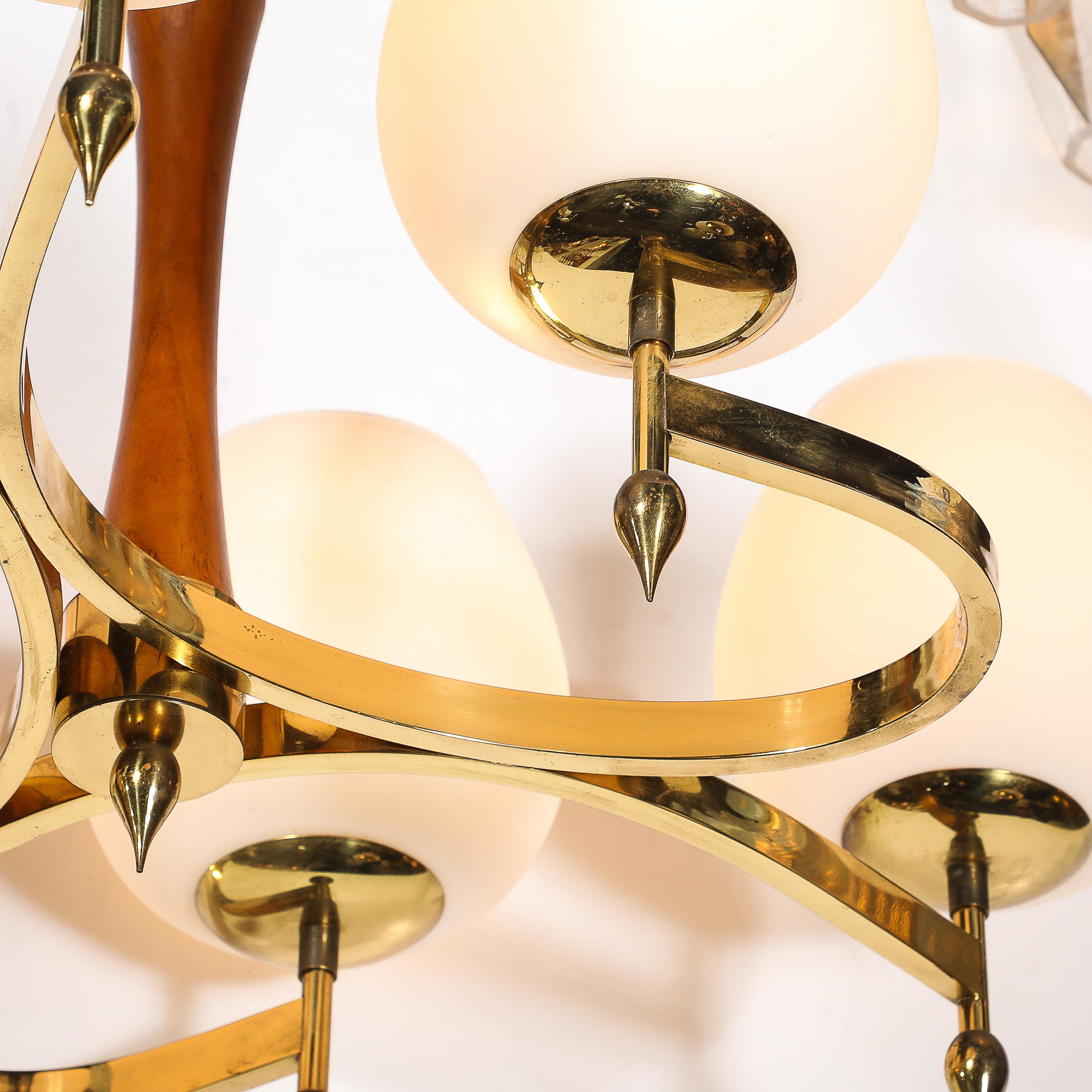 Lampadario a sospensione a spirale a sei bracci di metà secolo in ottone e noce con vetro smerigliato in vendita 10