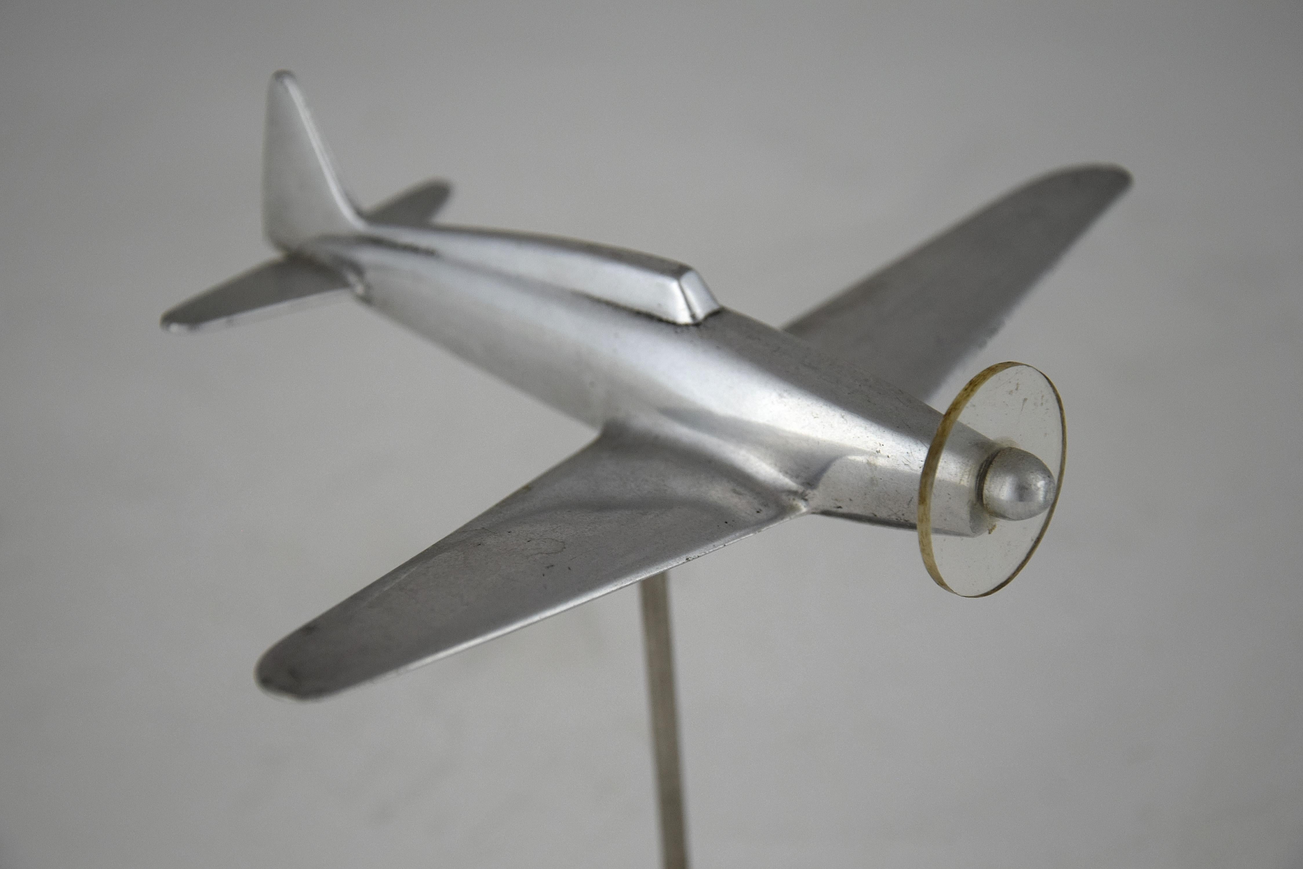 Beautiful metal fighter airplane model of the legendary Spifire which was produced from 1938-1948.
The Spitfire was designed as a short-range, high-performance interceptor aircraft by R. J. Mitchell, chief designer at Supermarine Aviation Works,