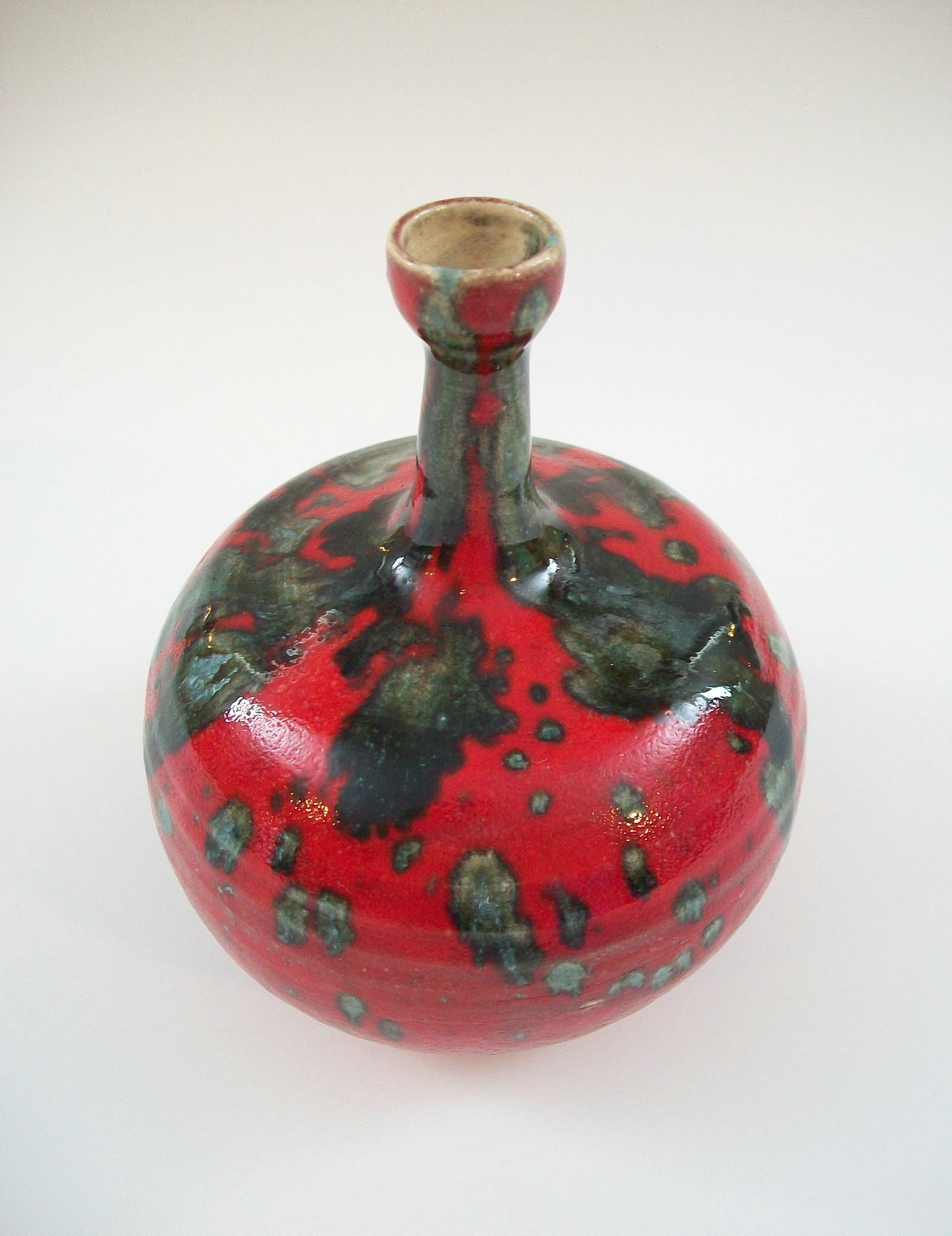 Mid Century Splash Glazed Studio Pottery Vase - Signed - Canada - Circa 1960's For Sale 1