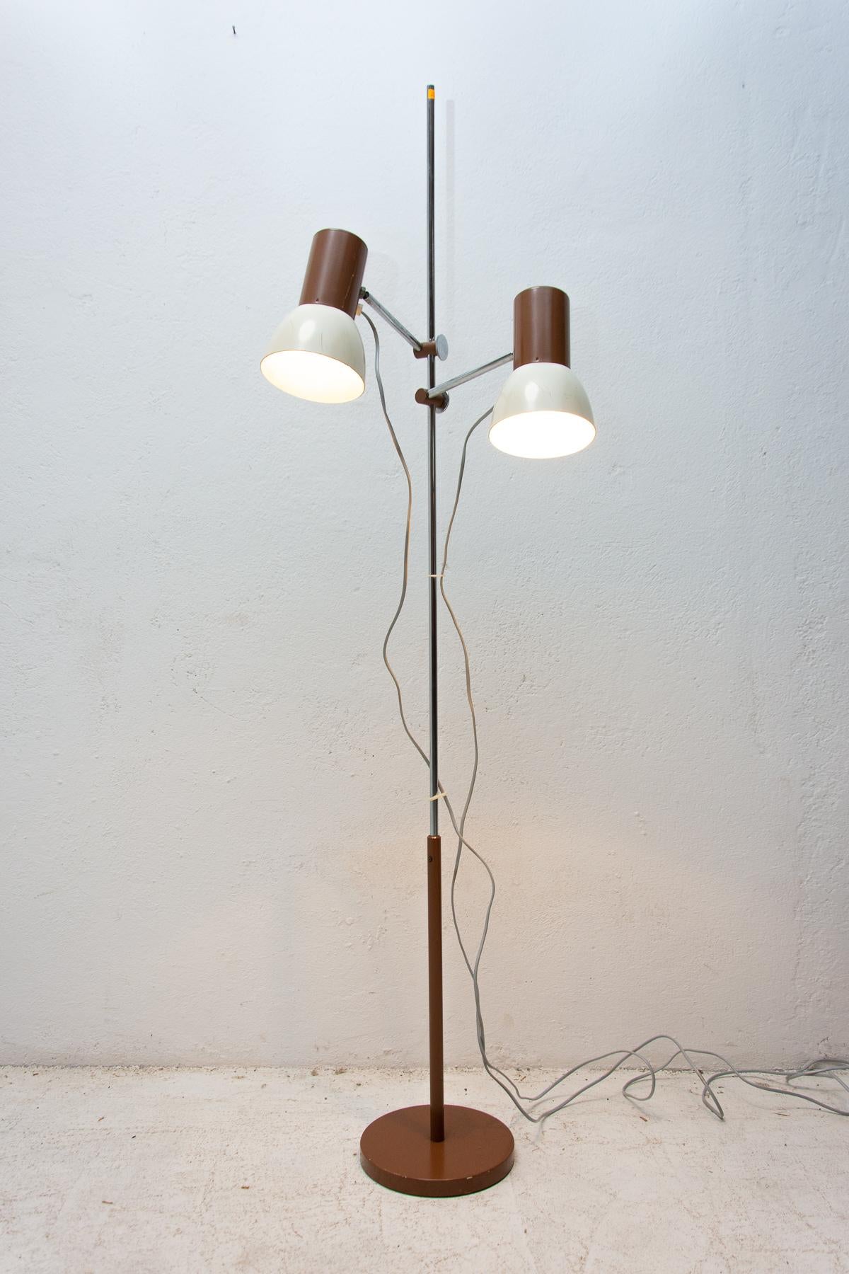 Midcentury vintage metal floor lamp designed by Josef Hurka associated with “Brussels period” and world-renowned EXPO58. The lamp features the slender leg and brown-white lampshades, chrome plated construction, two shades adjustable down and up. The