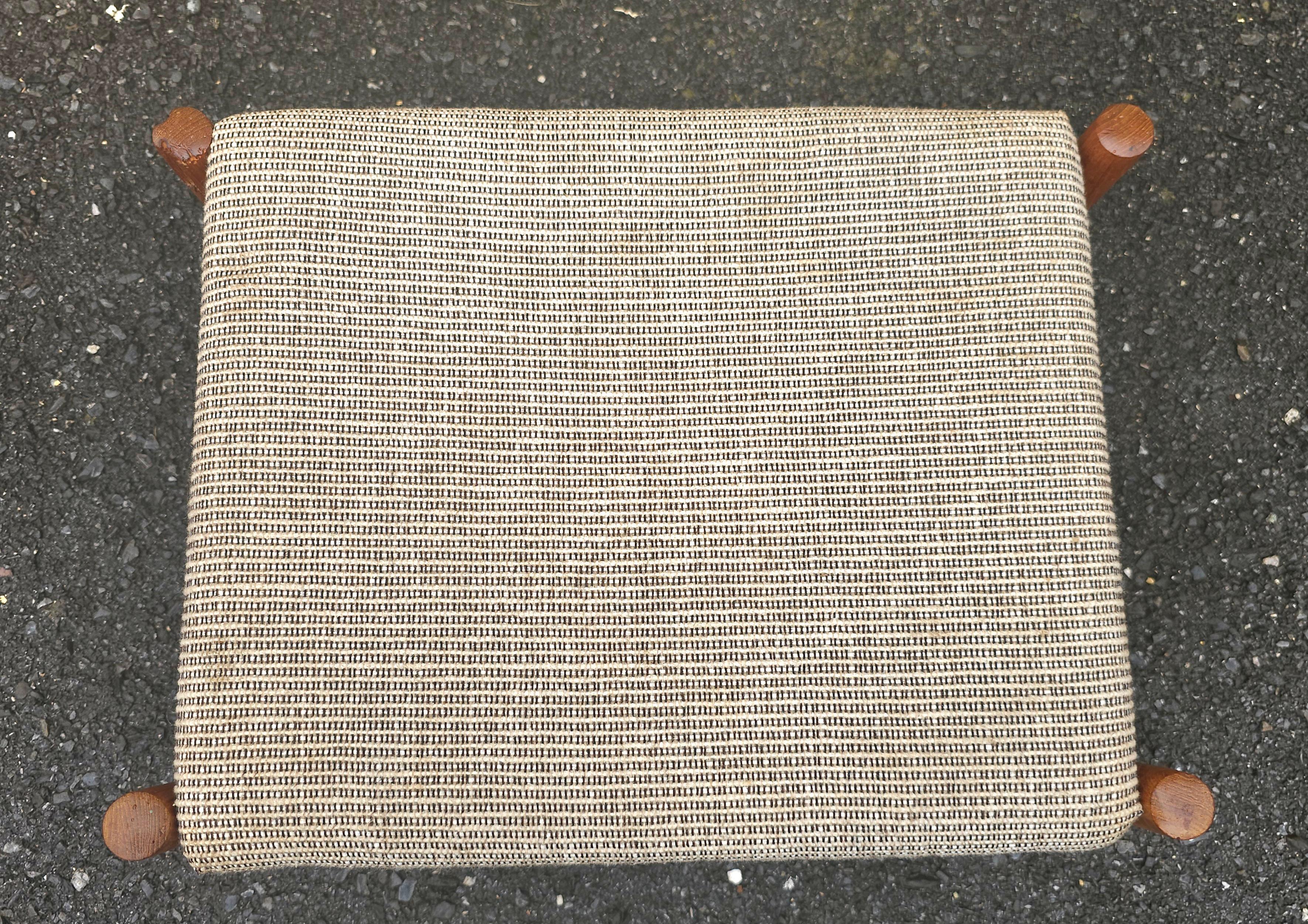 Mordenzato Sgabello danese moderno di metà secolo Spottrup in teak e imbottito in vendita