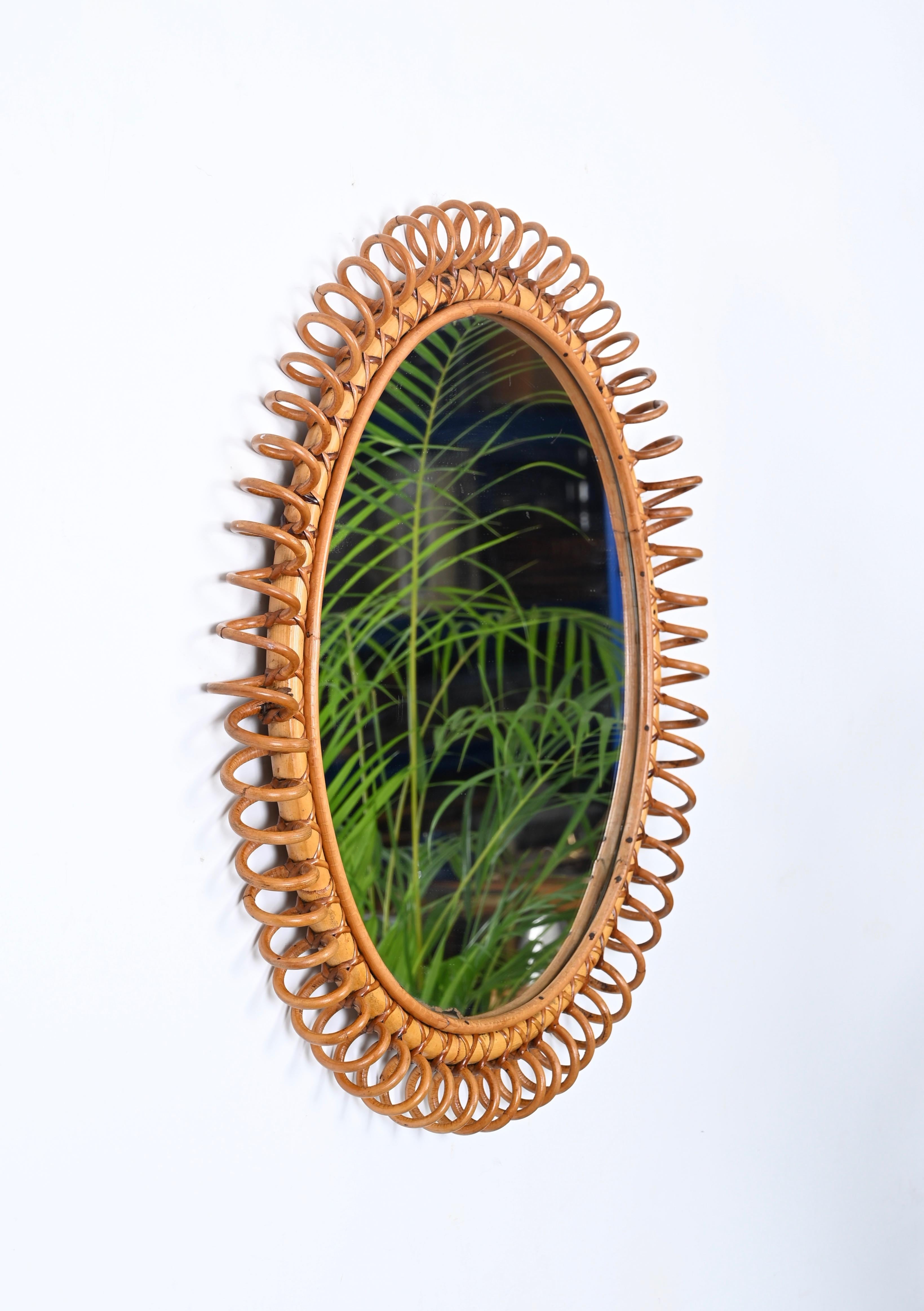 Mid-Century Modern Miroir rond Spring du milieu du siècle dernier en rotin, osier et bambou, Italie, années 1960 en vente