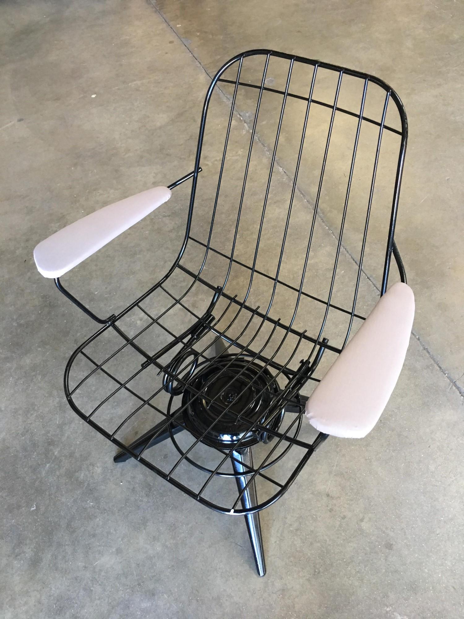 Mid Century Springer B25 Rocking Chair by Homecrest In Excellent Condition In Van Nuys, CA