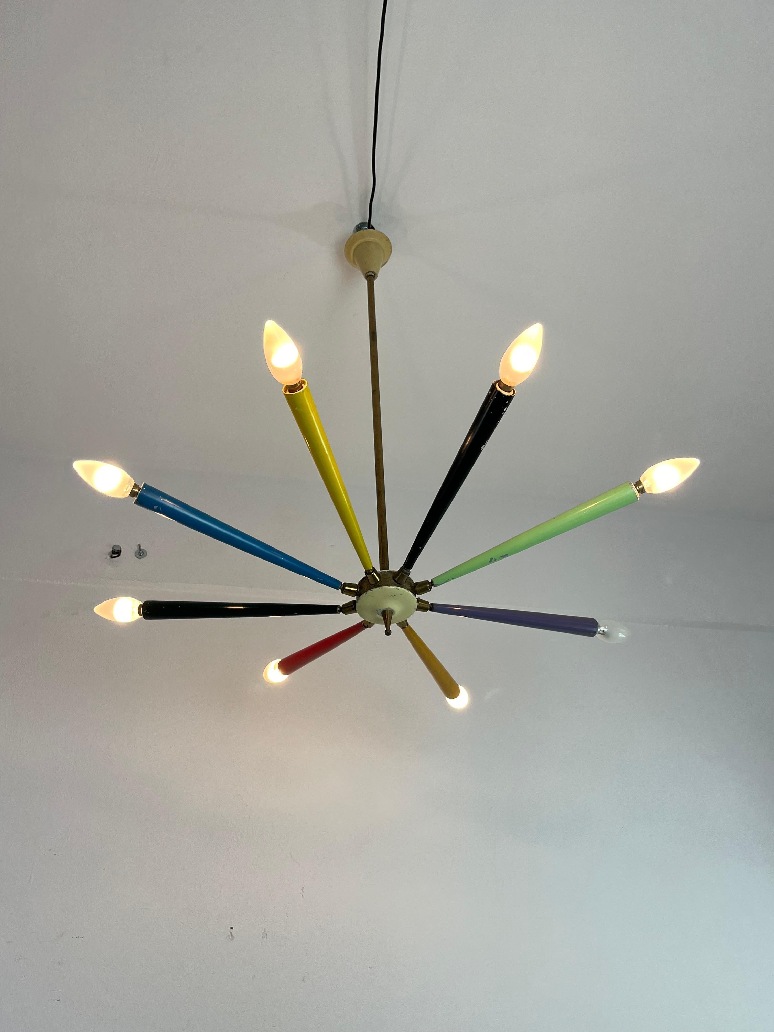 Lampadario Sputnik di metà secolo a 8 bracci in ottone, smalti colorati, Arredoluce 1950s in vendita 6