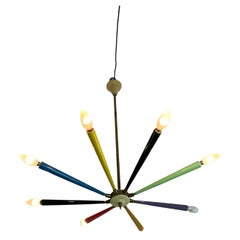 Sputnik-Kronleuchter aus der Mitte des Jahrhunderts, 8 Messingarmlehnen, farbige Emaille, Arredoluce 1950er Jahre