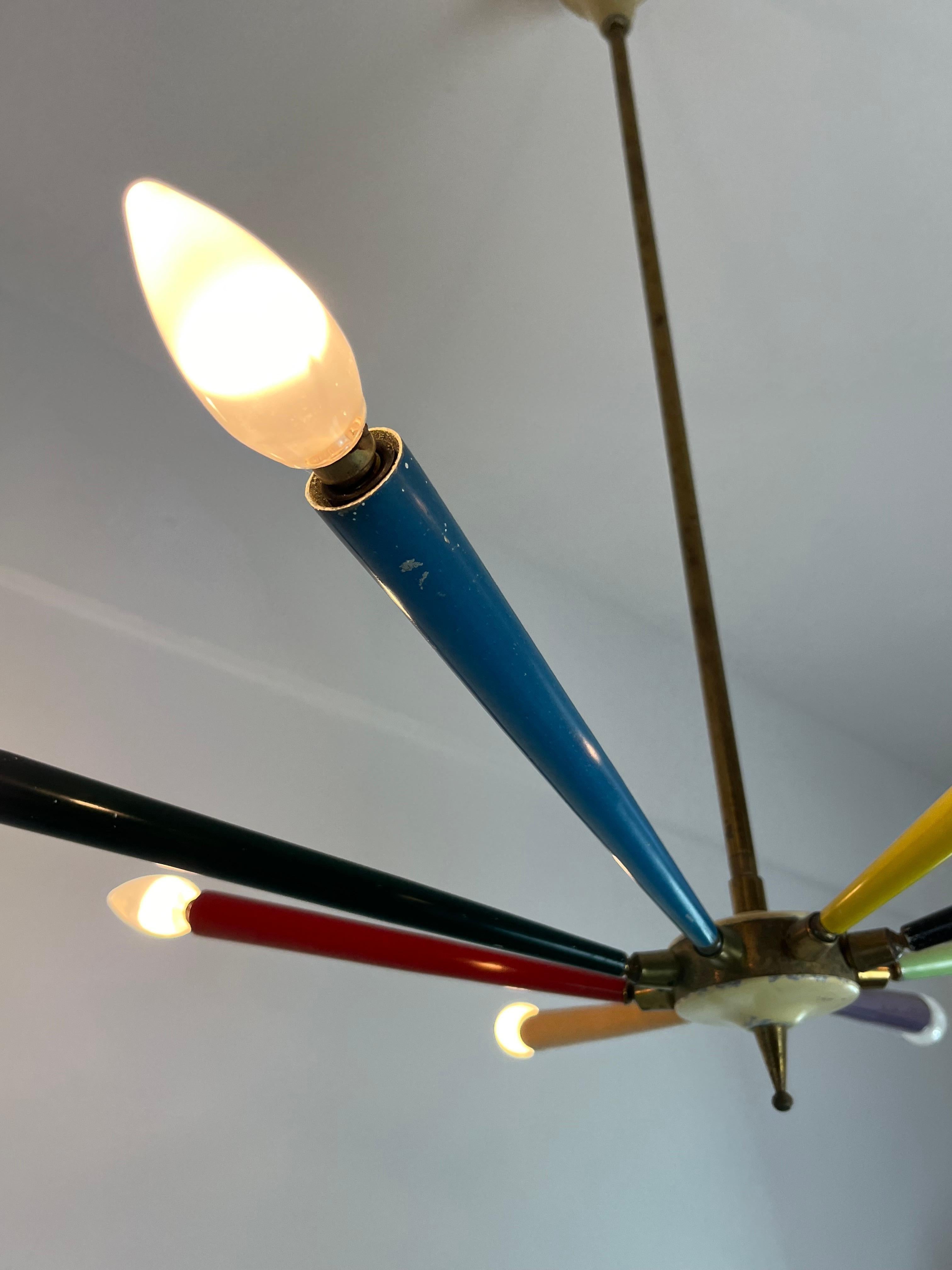 Lampadario Sputnik di metà secolo a 8 bracci in ottone, smalti colorati, Arredoluce 1950s in vendita 3