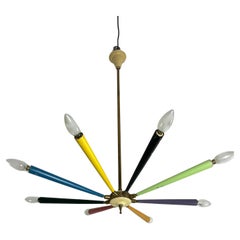 Araña Sputnik de mediados de siglo 8 brazos de latón, esmaltes de colores, Arredoluce Años 50