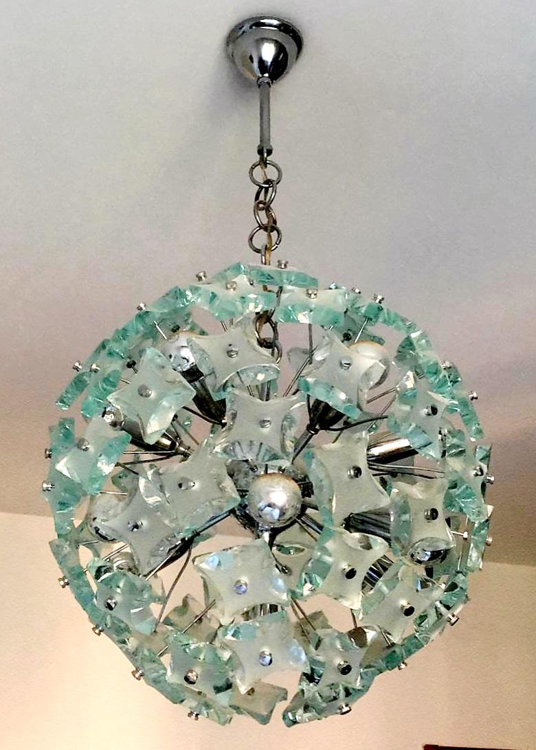 Very naice Fontana Arte sputnik chandelier. Chrome frame with green colored Murano cut-glass.
Perfect working conditions.