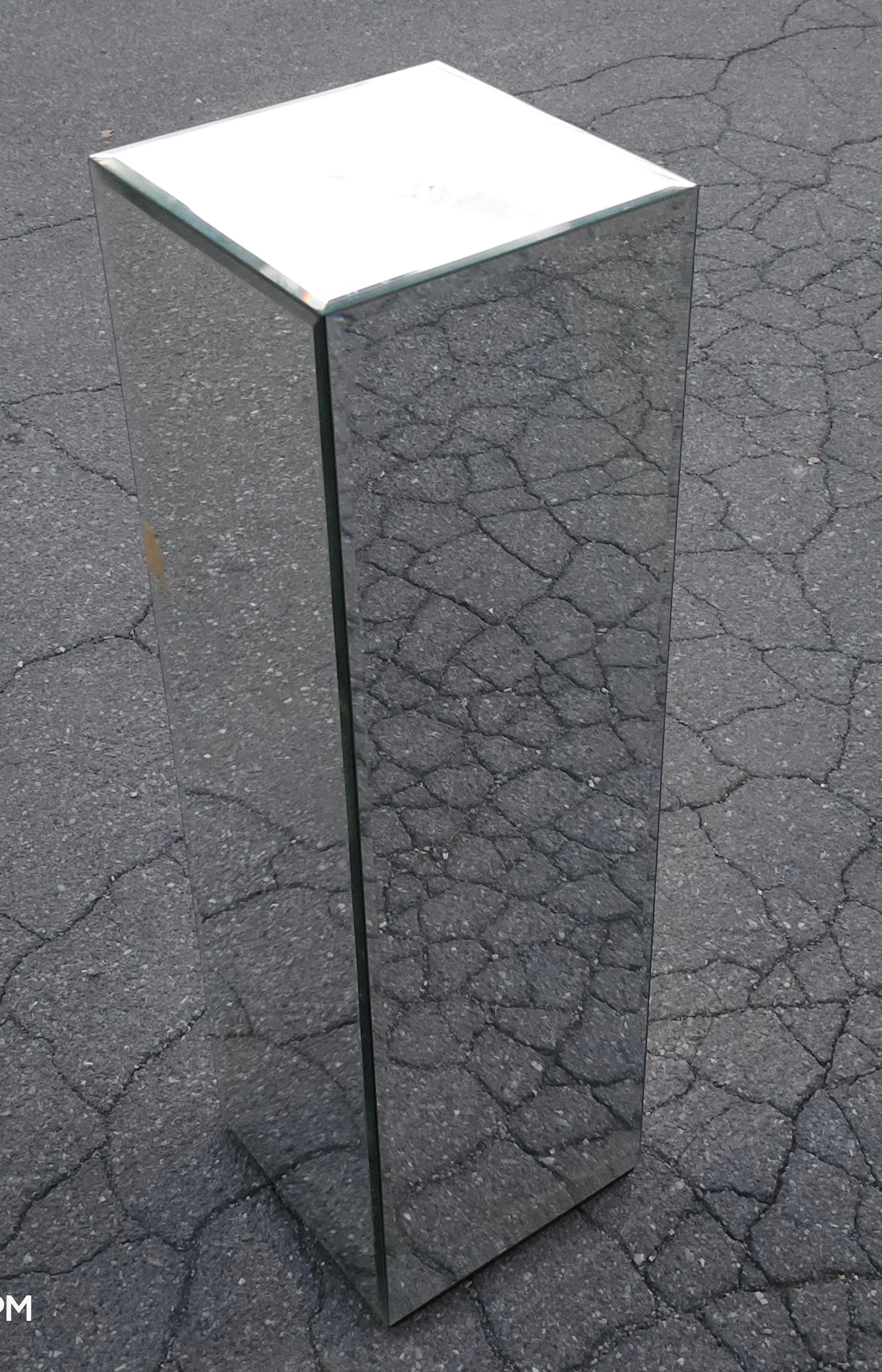 Mid-Century Square Beveled Mirrored Pedestal In Good Condition For Sale In Germantown, MD