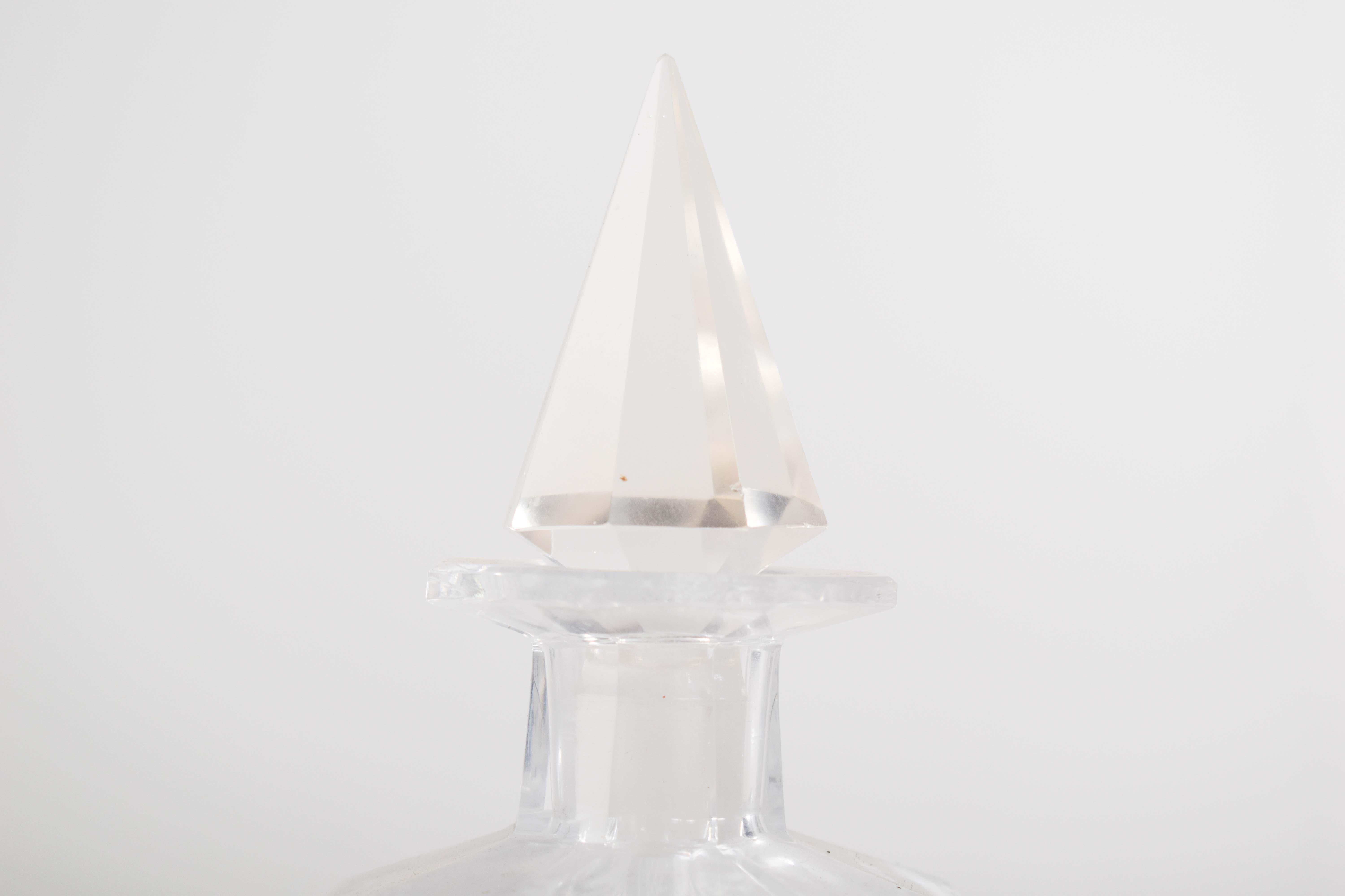 Mid-Century Square Bottle of Liquor, Crafted From Cut Glass In Excellent Condition For Sale In Lisboa, Lisboa