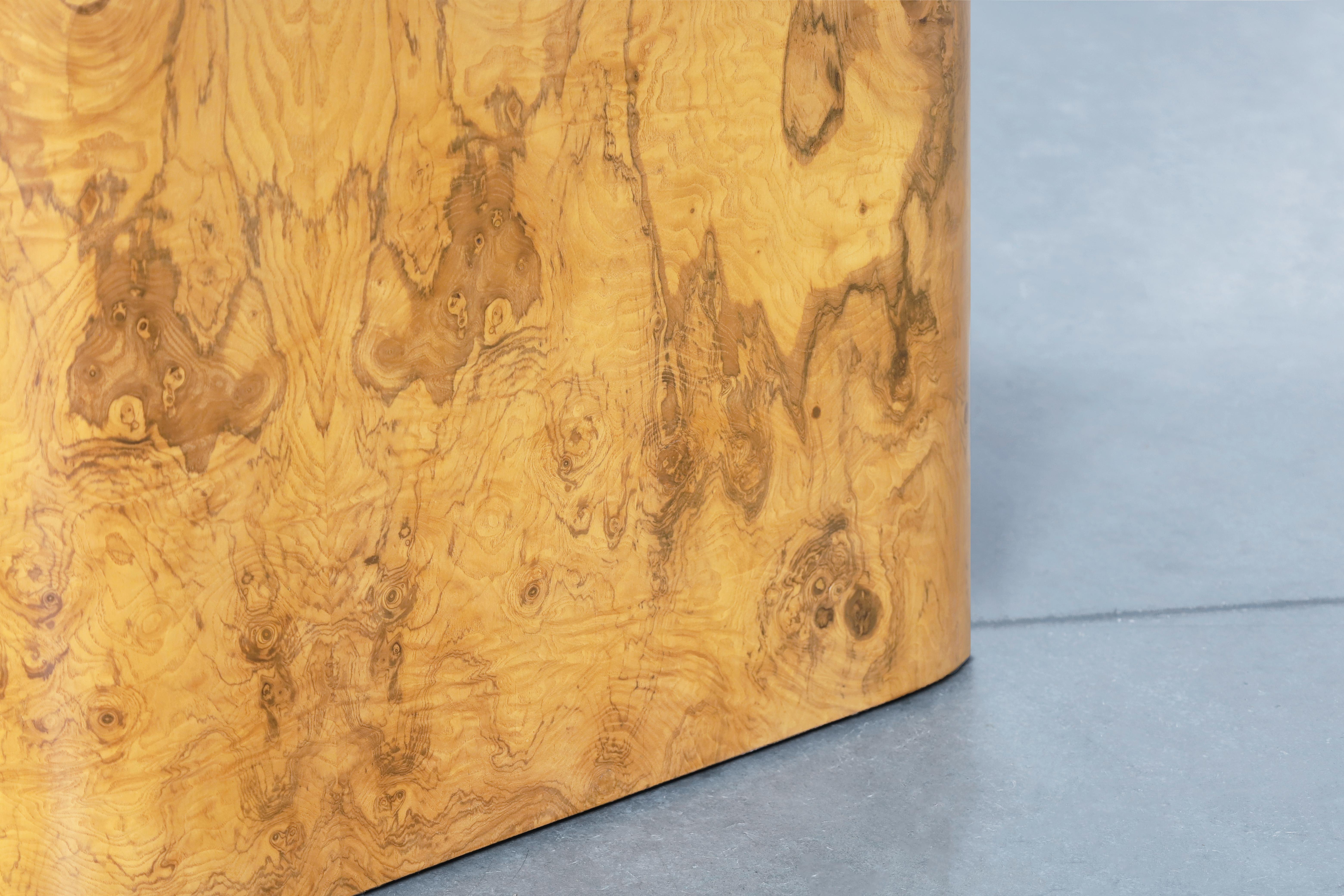 Table d'appoint carrée du milieu du siècle dernier en ronce de bois de Paul Mayen, 3 disponibles en vente 2