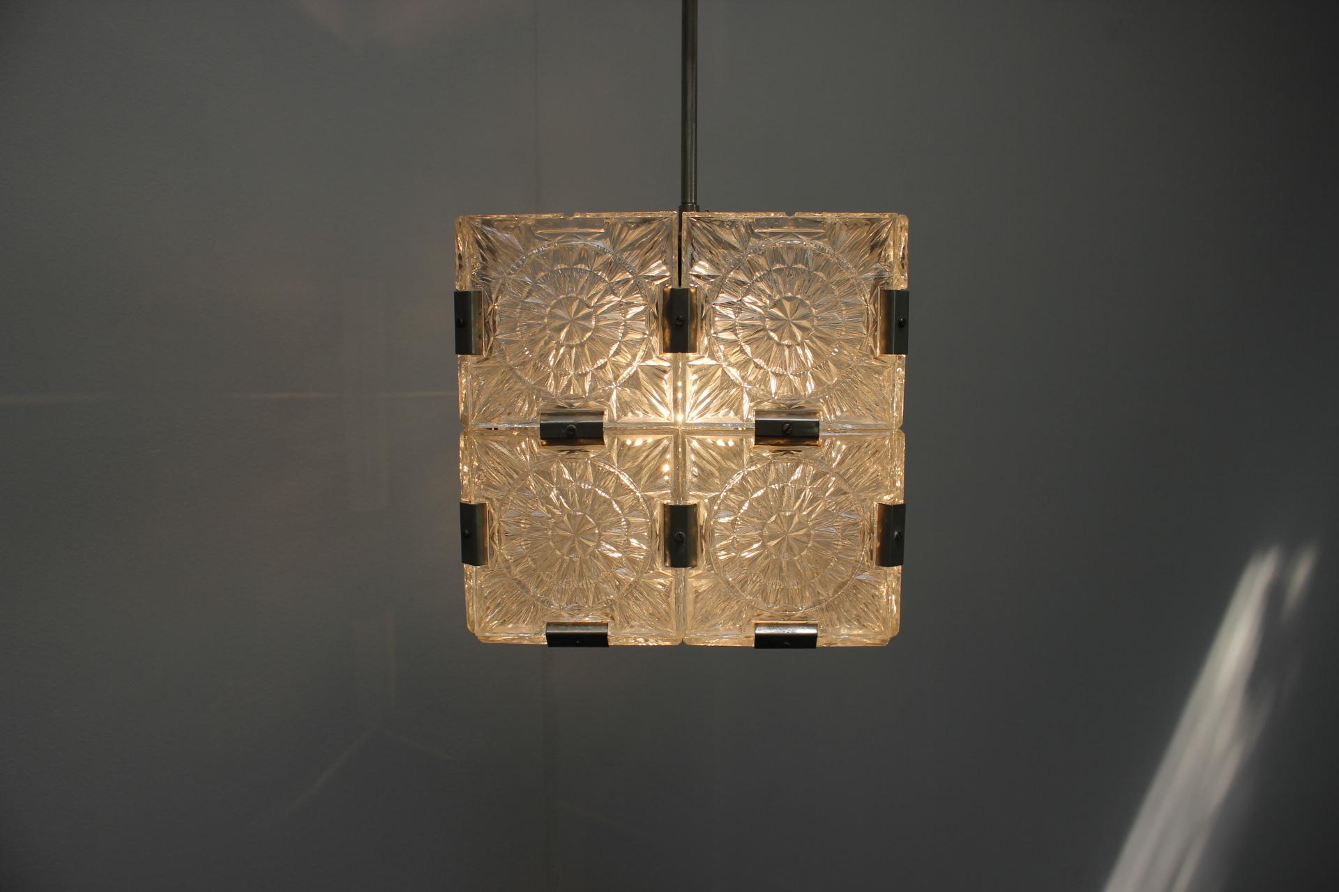 Colgante cuadrado de cristal transparente de mediados de siglo de Kamenicky Šenov, años 60, Checoslovaquia en venta 6