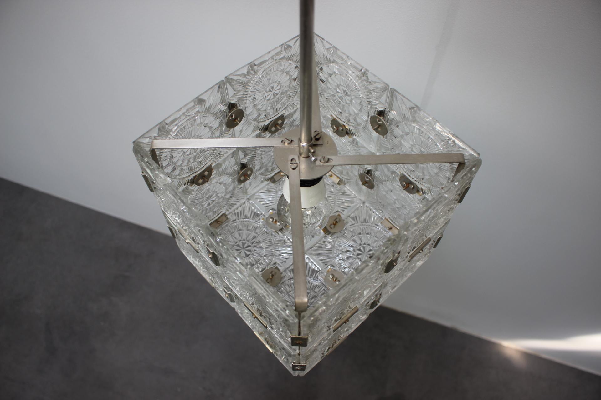 Colgante cuadrado de cristal transparente de mediados de siglo de Kamenicky Šenov, años 60, Checoslovaquia en venta 7
