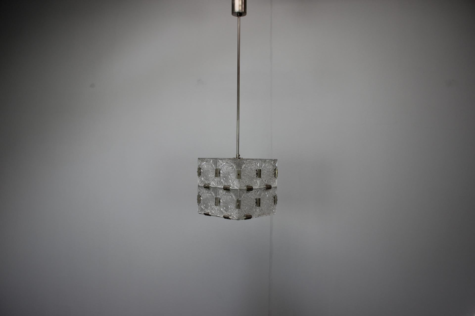 Colgante cuadrado de cristal transparente de mediados de siglo de Kamenicky Šenov, años 60, Checoslovaquia en Bueno estado para la venta en Praha, CZ