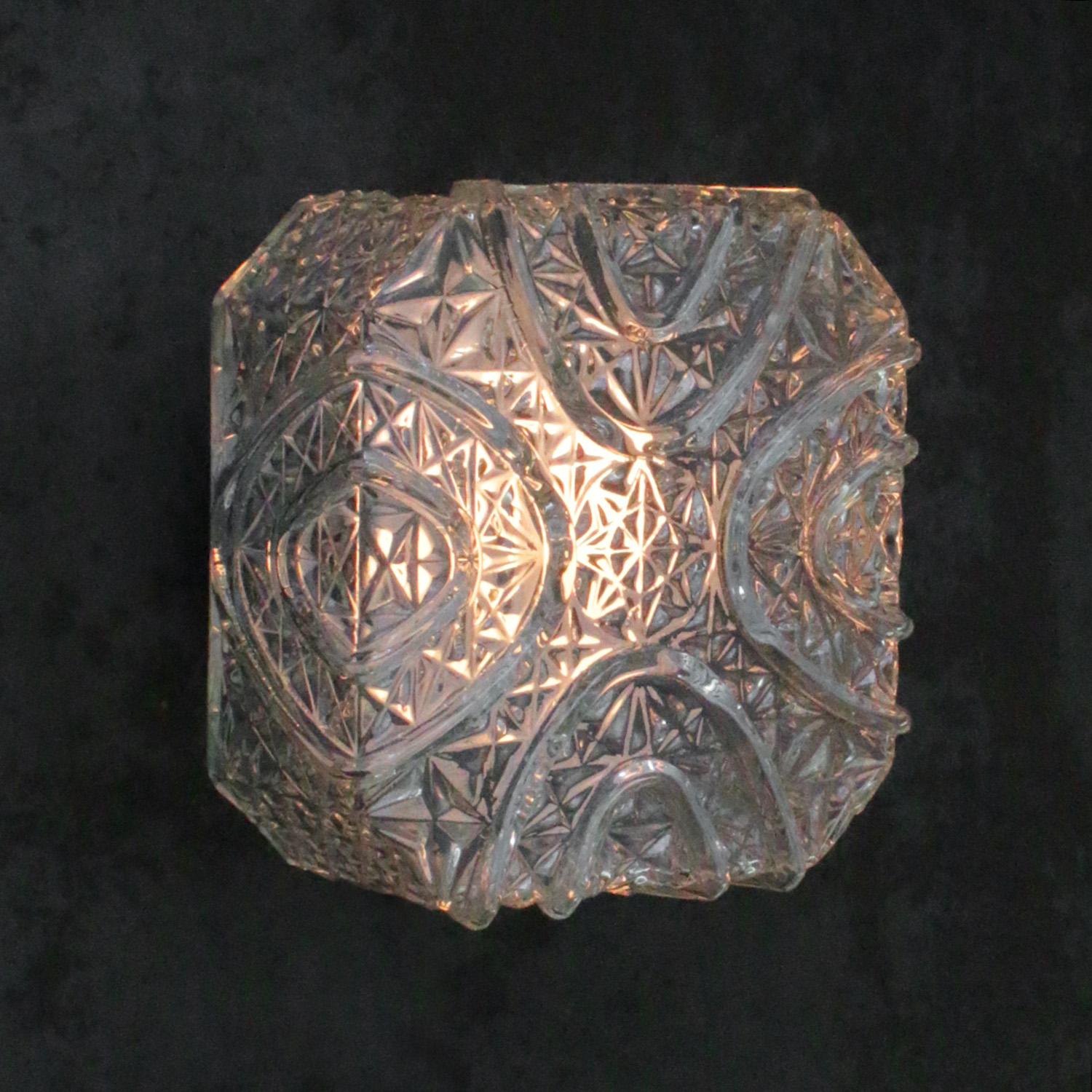 Lampada da parete o da soffitto del Mid-Century.
Base in metallo con vetro trasparente.

1960-1970

Peso: 2,00 kg / 4,4 lb

Prezzo per singolo articolo. Tutte le lampade sono state rese idonee dagli standard internazionali per le lampadine a