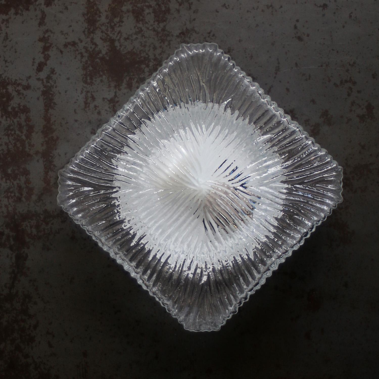 Métal Appliques murales carrées en verre transparent du milieu du siècle dernier en vente