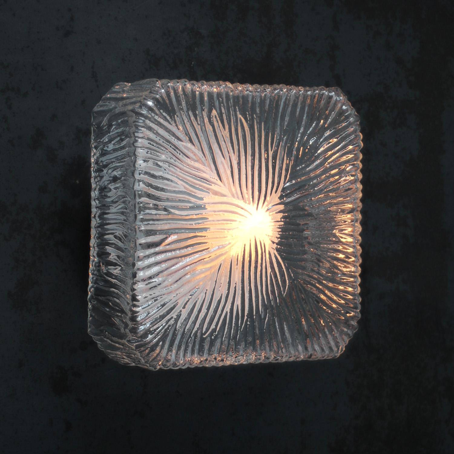 Appliques murales carrées en verre transparent du milieu du siècle dernier en vente 1