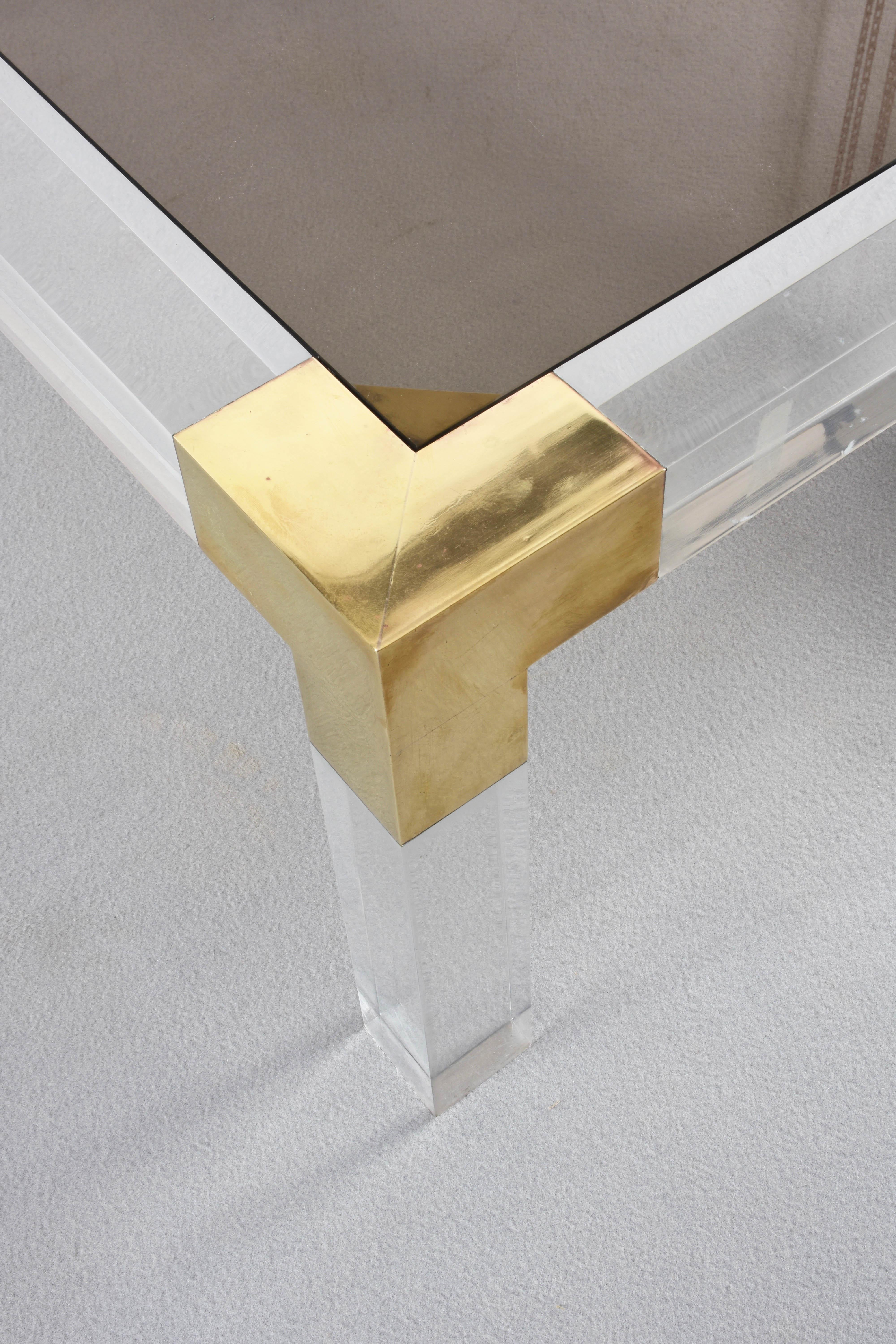 Midcentury Square Coffee Table in Brass and Lucite, Smoked Glass Top Italy 1970s In Good Condition In Roma, IT