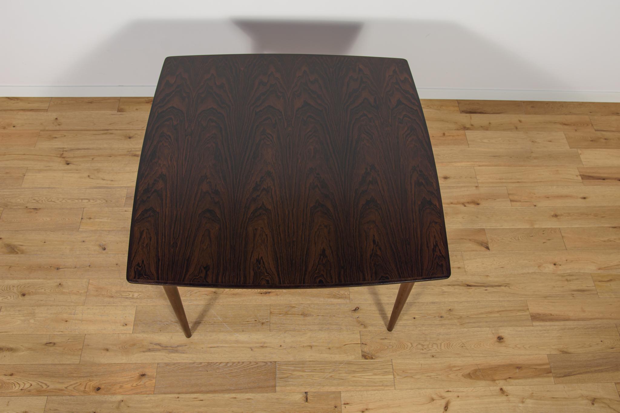 Danois Carré du milieu du siècle  Table de salle à manger extensible en palissandre, Danemark, années 1960 en vente