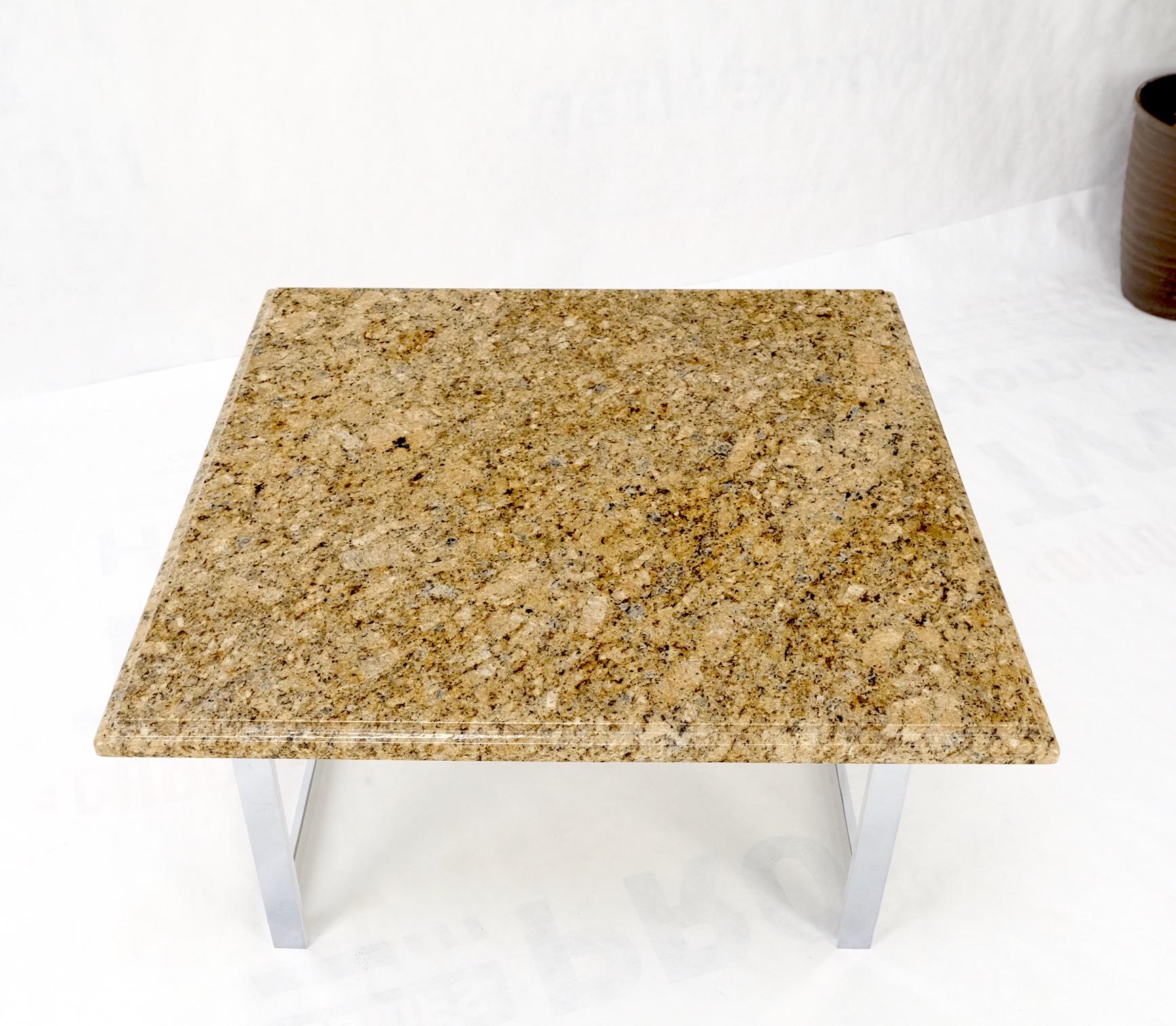 Table d'appoint carrée du milieu du siècle en granit, avec base en chrome, MINT.