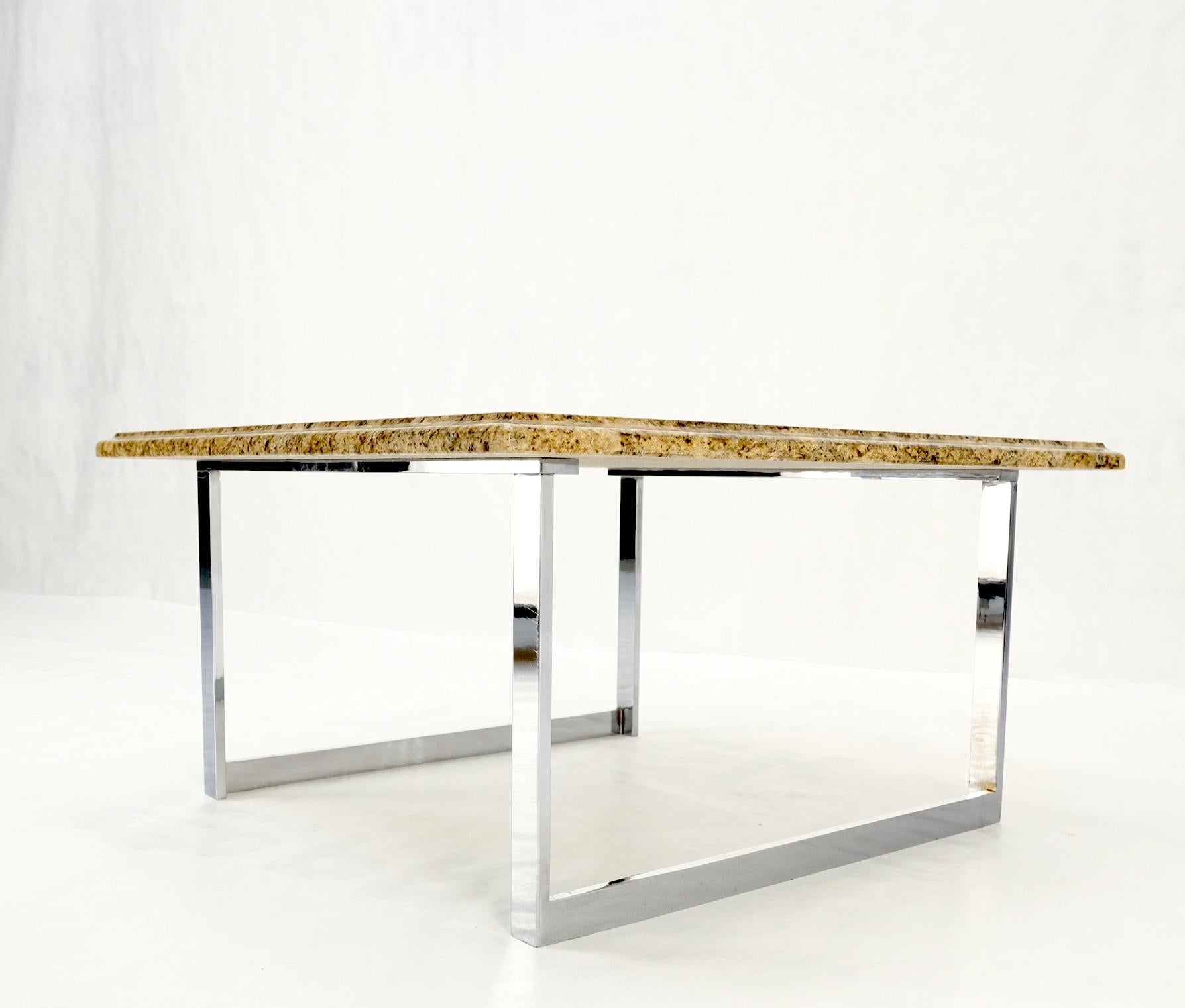 Mid-Century Modern Table d'appoint carrée d'appoint MINT mi-siècle avec plateau en granit et base chromée en vente