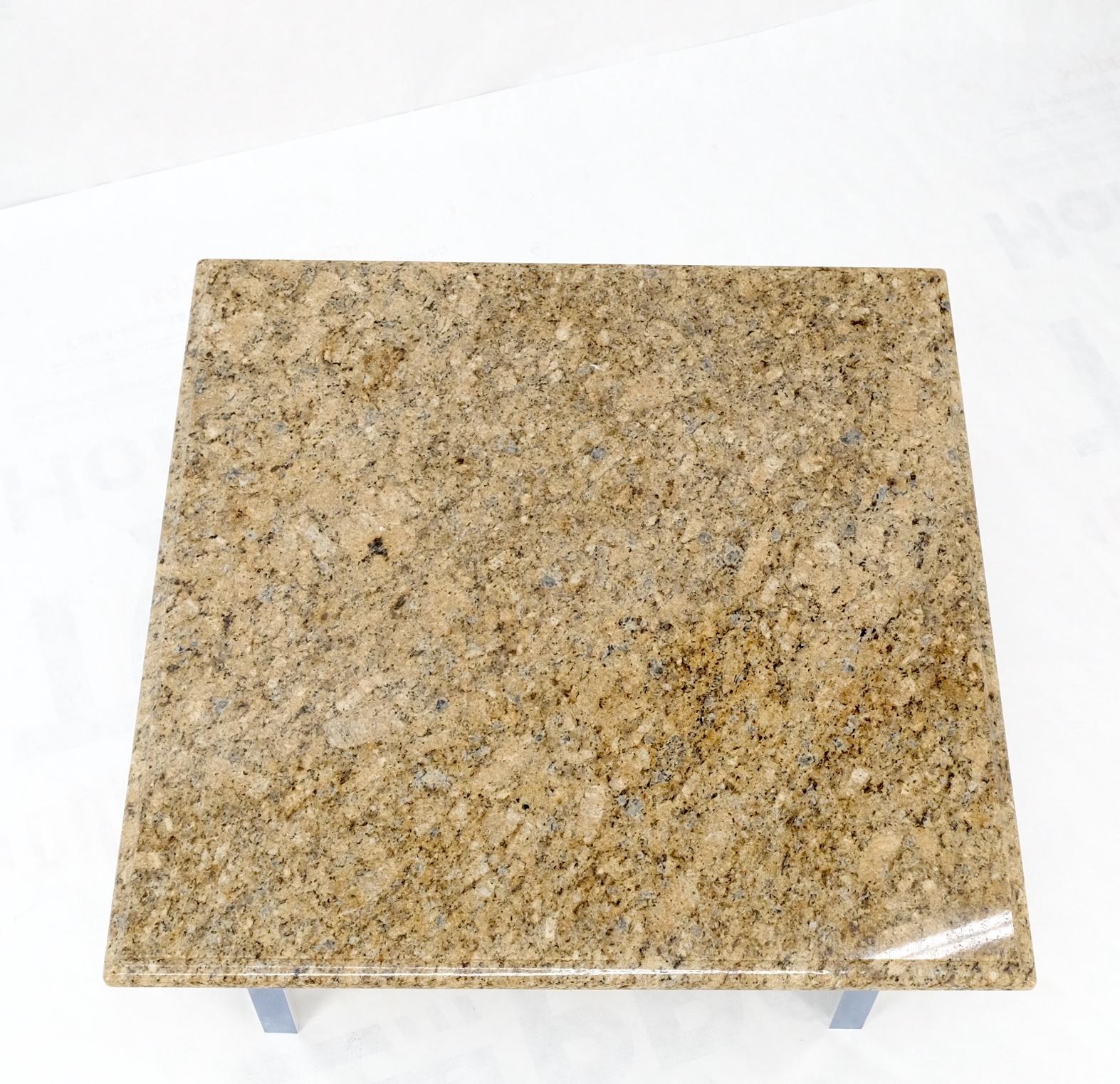 Américain Table d'appoint carrée d'appoint MINT mi-siècle avec plateau en granit et base chromée en vente