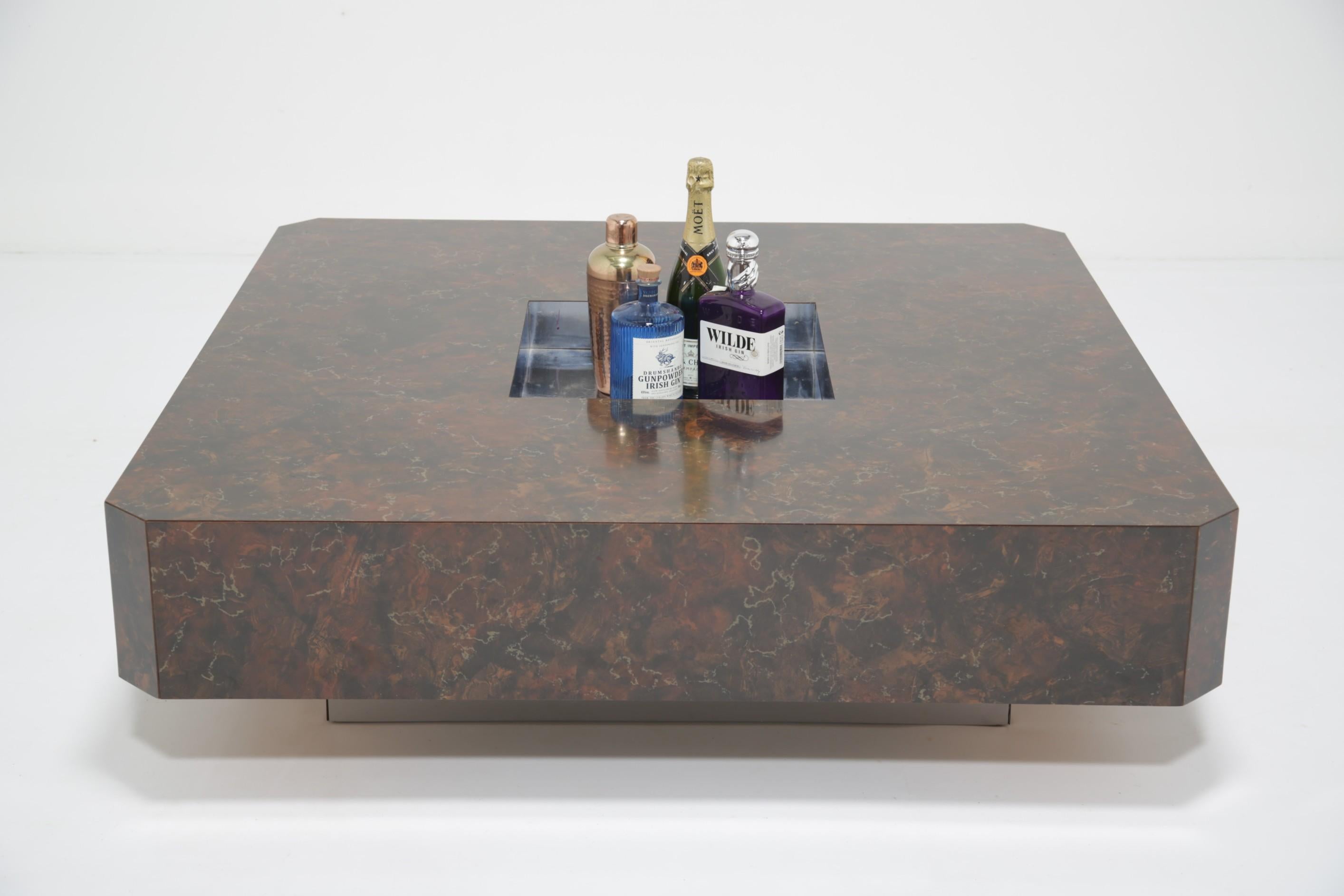 Mid-Century Square Italian Coffee Table, table de cocktail, Faux Burl Finish, 70s. en vente 4