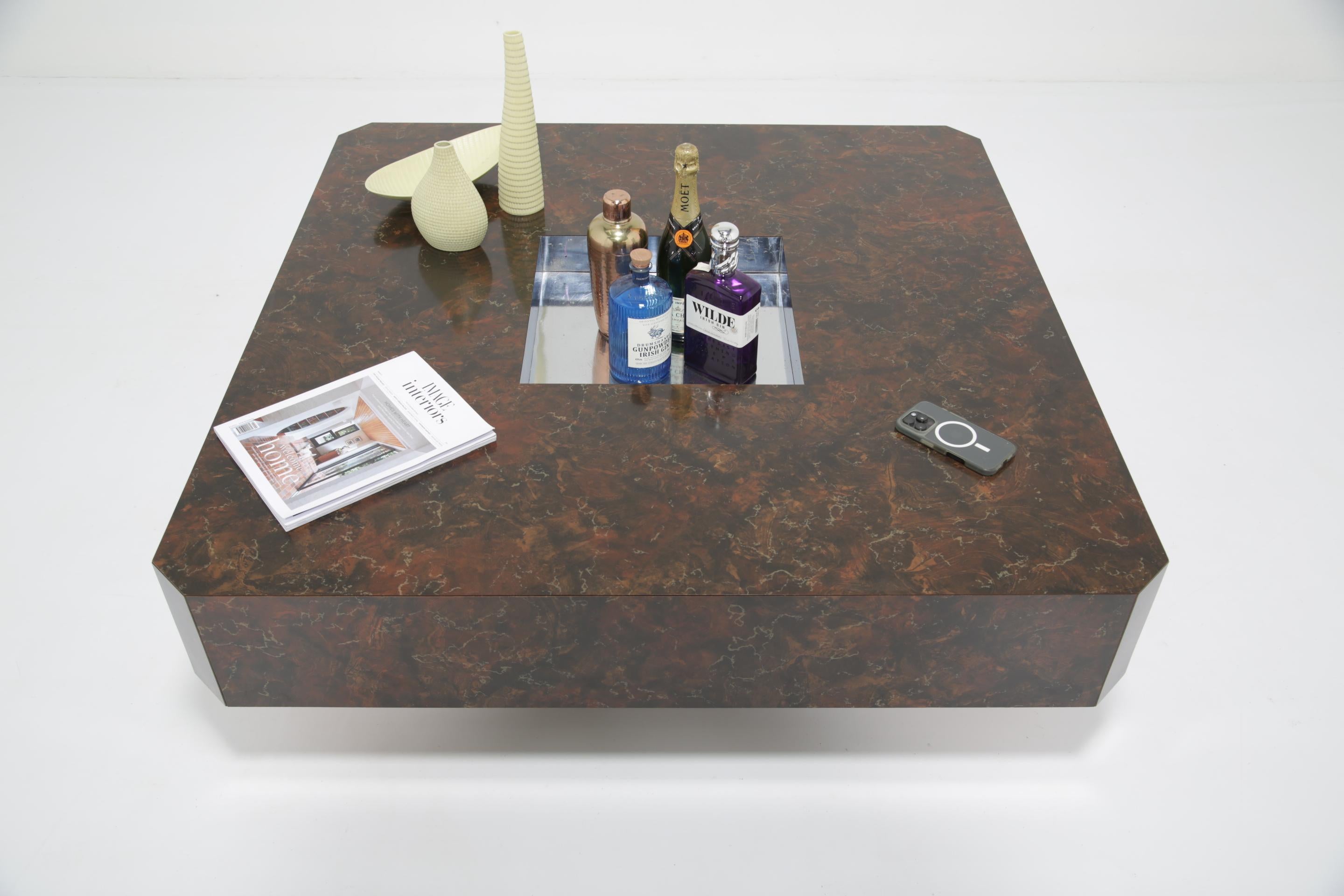 Mid-Century Square Italian Coffee Table, table de cocktail, Faux Burl Finish, 70s. en vente 5