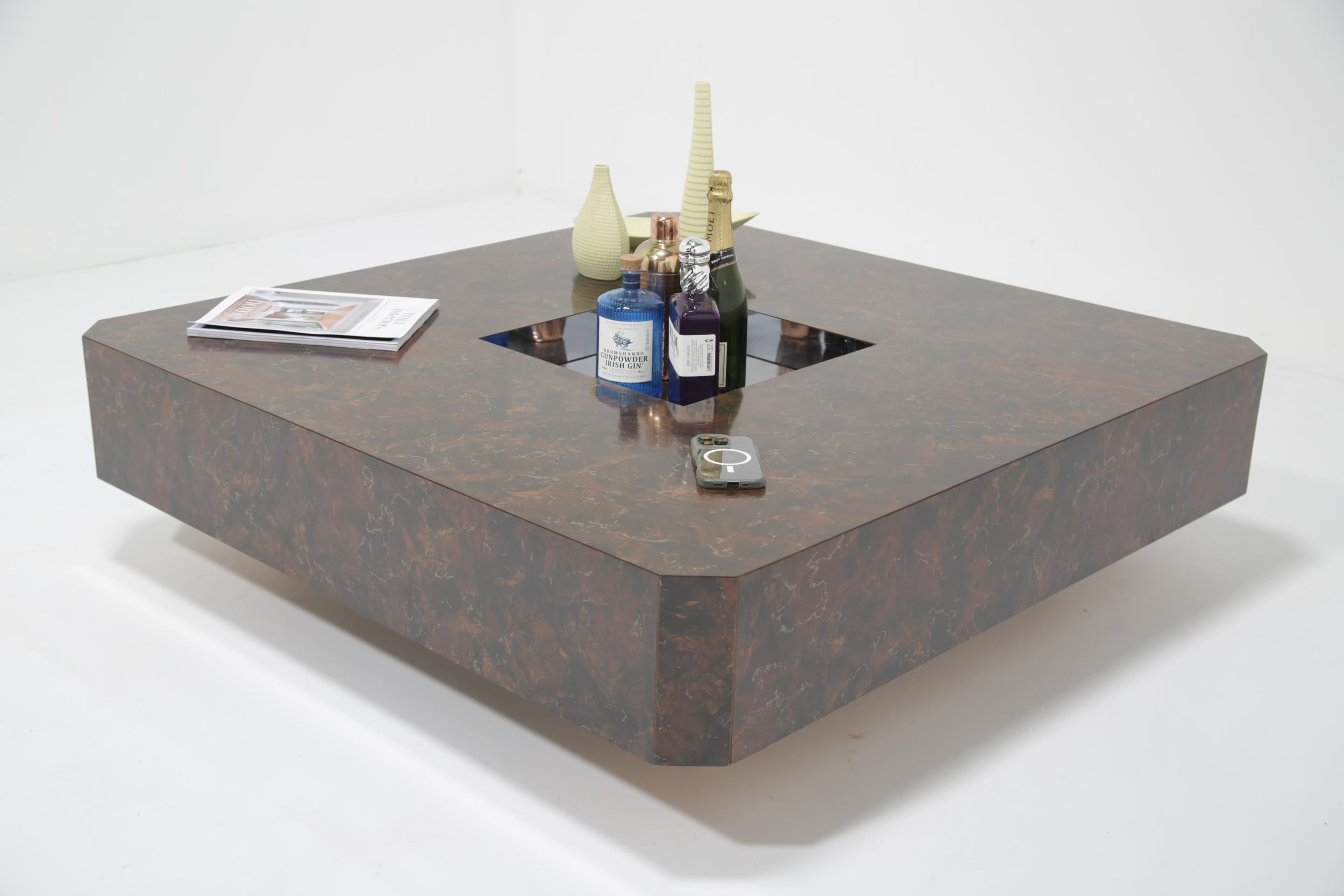 Mid-Century Square Italian Coffee Table, table de cocktail, Faux Burl Finish, 70s. en vente 6