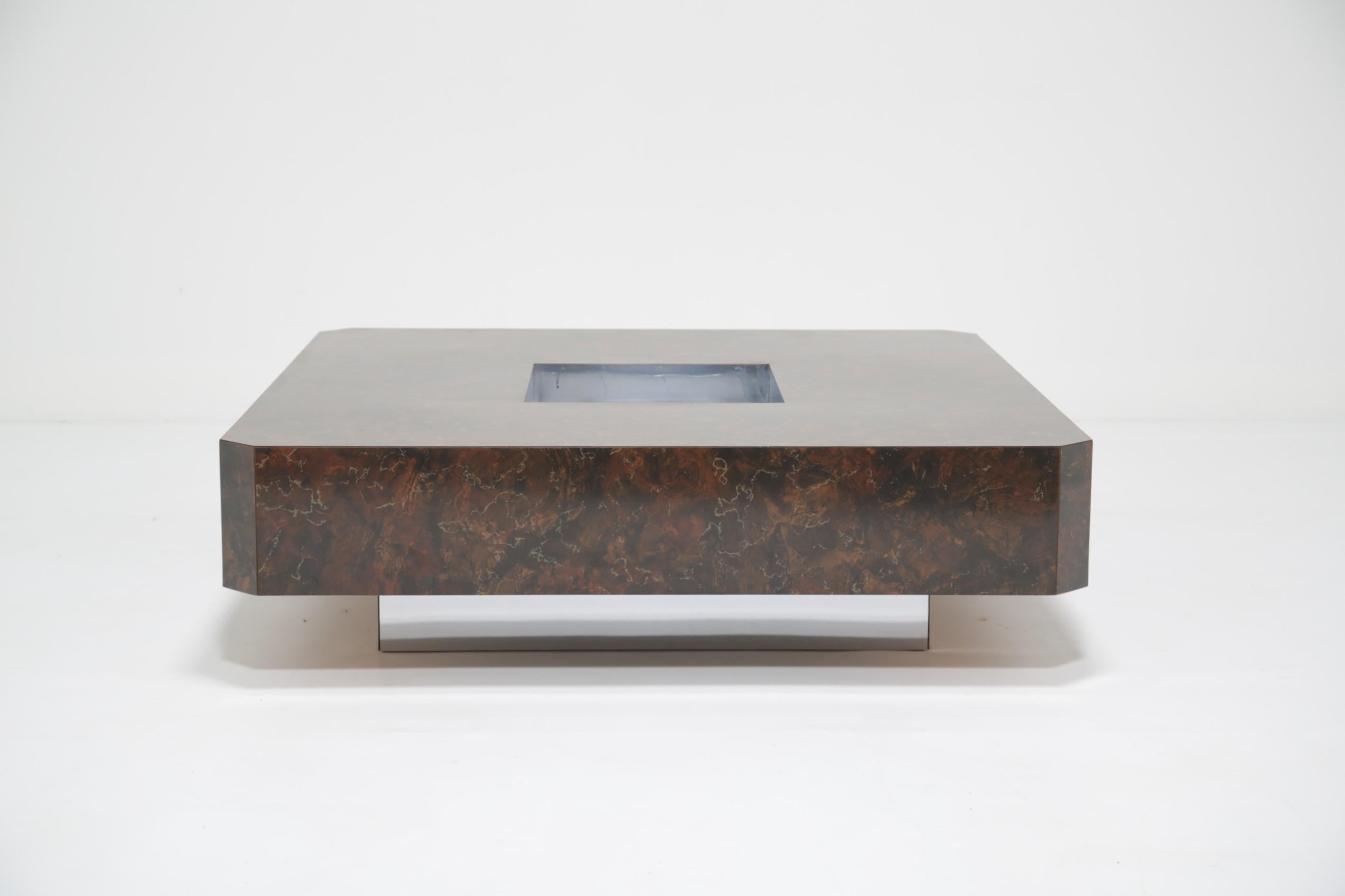 italien Mid-Century Square Italian Coffee Table, table de cocktail, Faux Burl Finish, 70s. en vente
