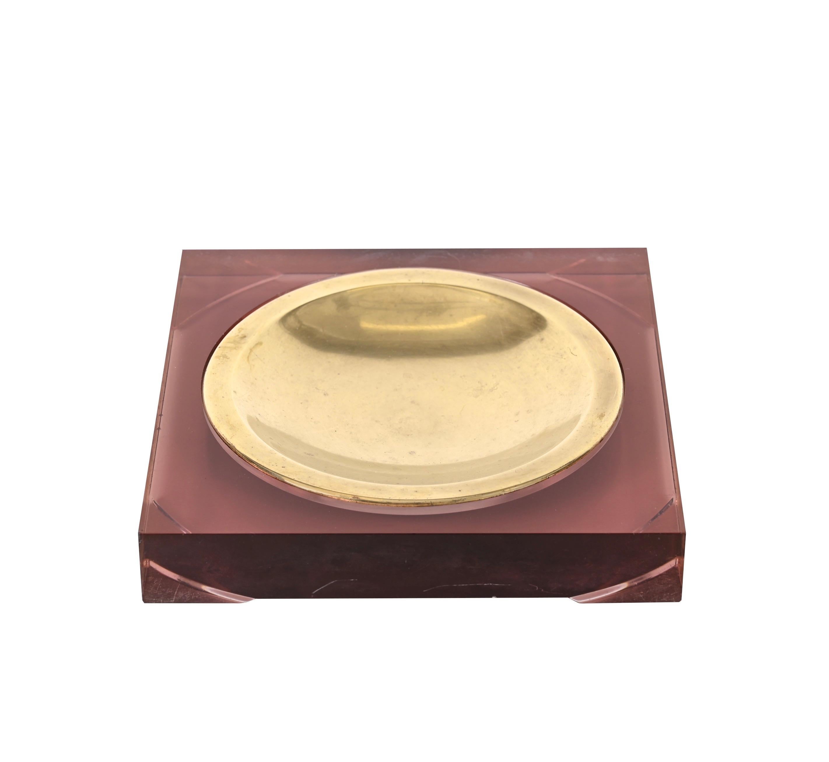 Stunning midcentury lucite and brass squared valet tray. This wonderful item was produced in France in the style of Christian Dior in 1970s.

This vide-poche features a gorgeous pinkish lucite that changes shade depending on the light and pairs