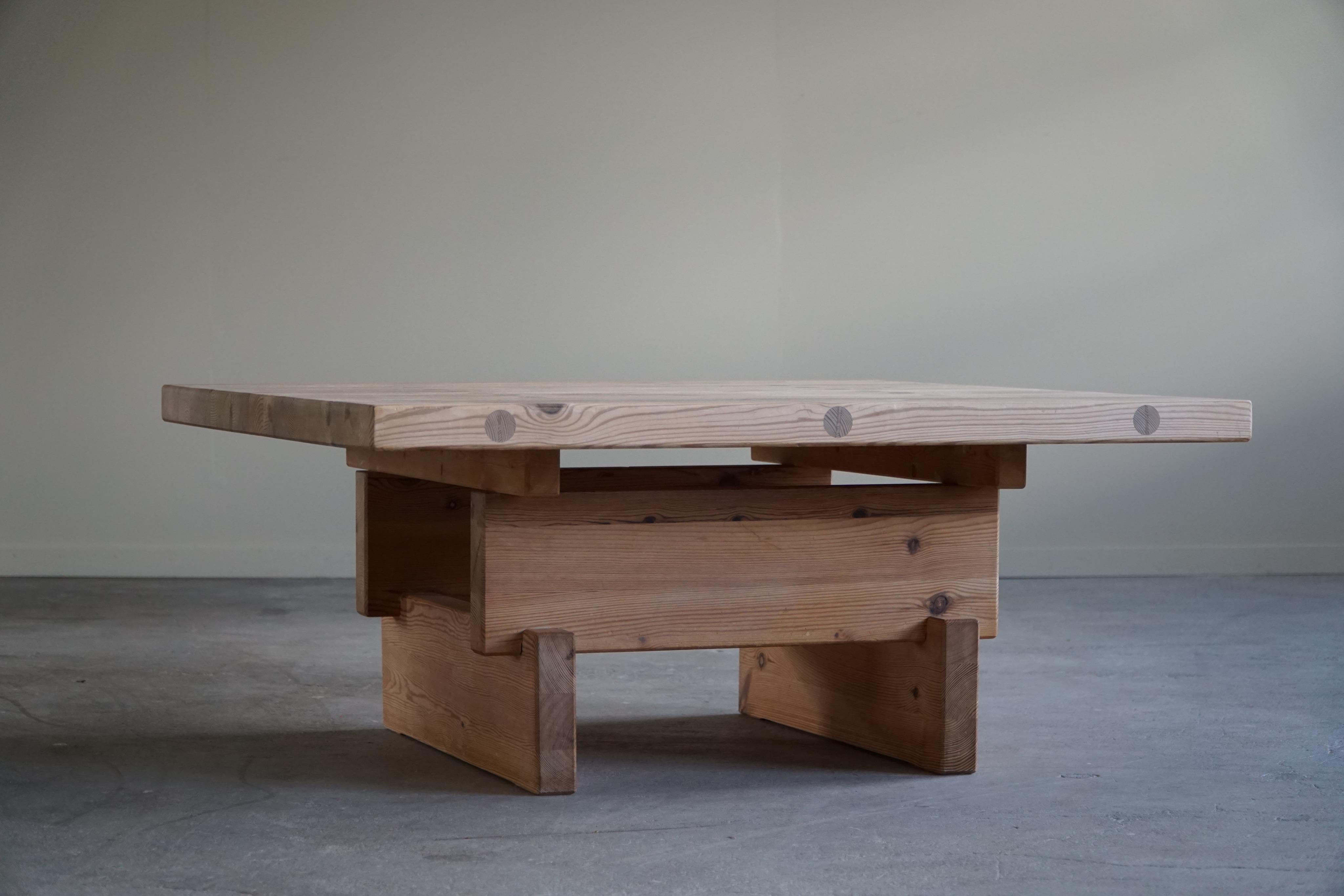 20ième siècle Table de canapé carrée en pin du milieu du siècle dernier de Roland Wilhelmsson, Modèle Kvadrat, 1970 en vente