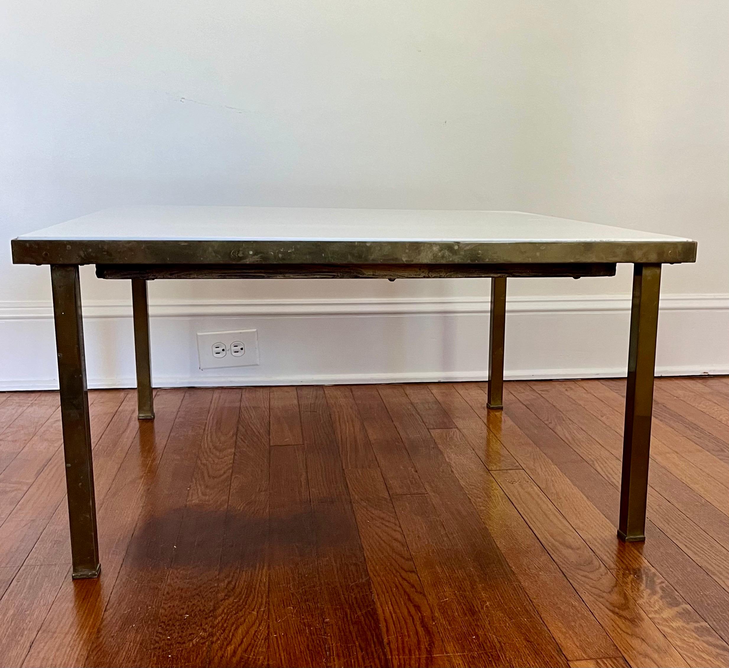 20ième siècle Table Carrera en laiton style Paul McCobb en vente