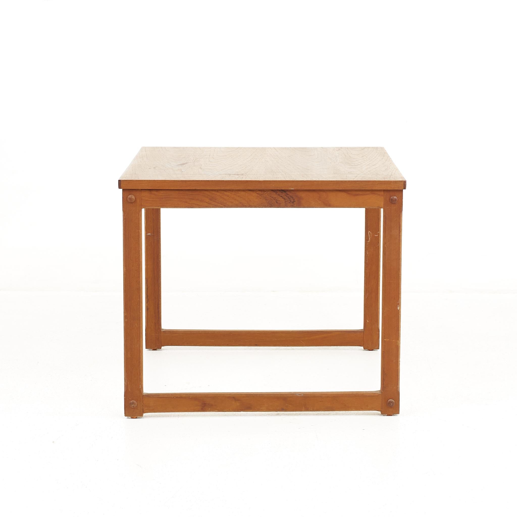 Mid Century Square Teak Side End Table In Good Condition For Sale In Countryside, IL