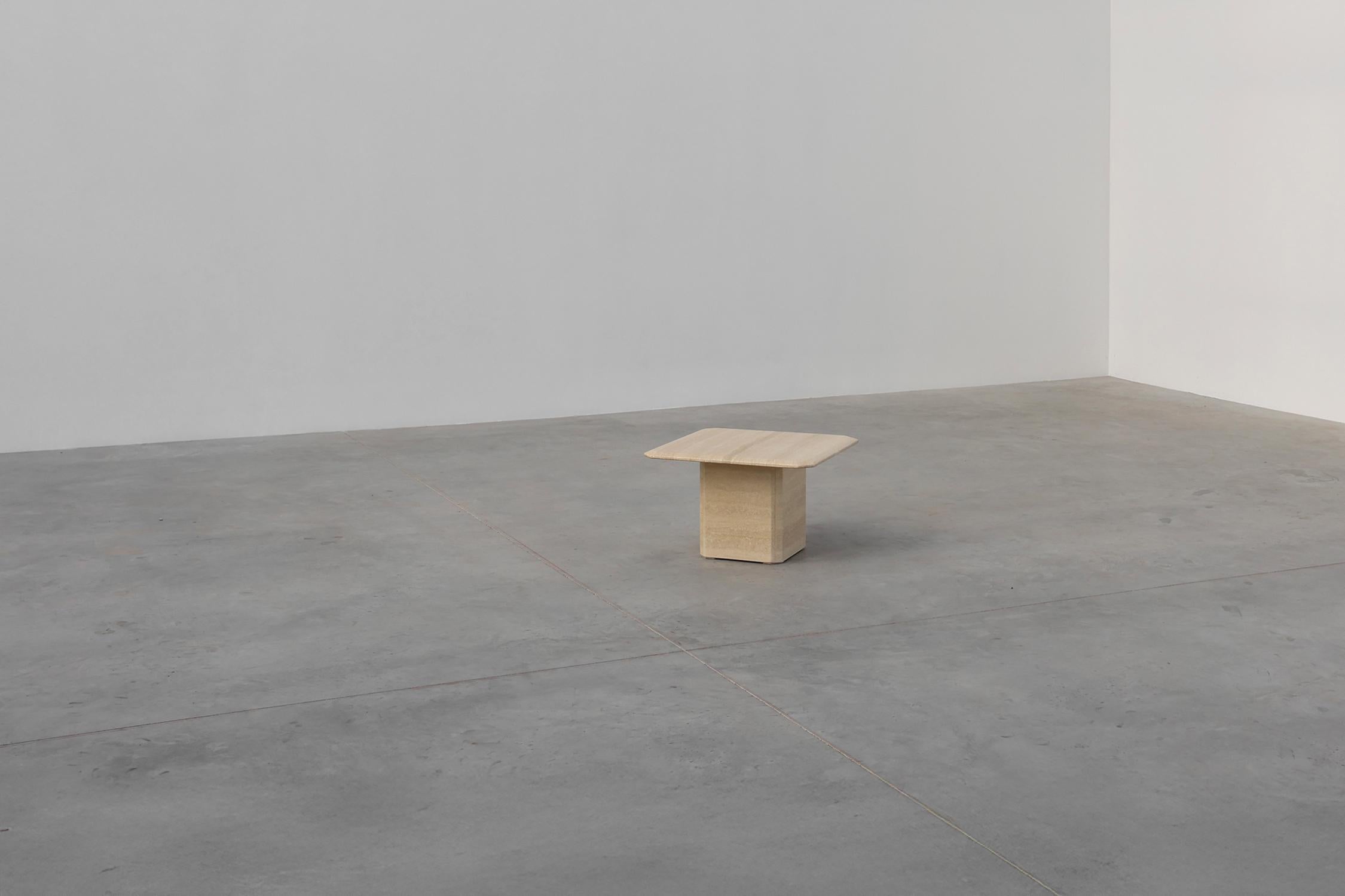 Mid-century square travertine coffee or side table, Italy 1960s In Good Condition For Sale In Meulebeke, BE