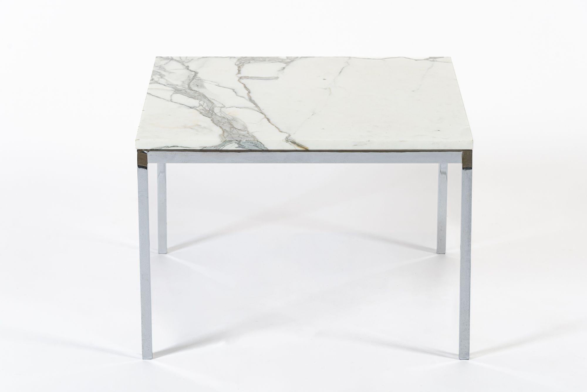 Milieu du XXe siècle Mid Century Square White Marble Side or Coffee Table by Florence Knoll en vente
