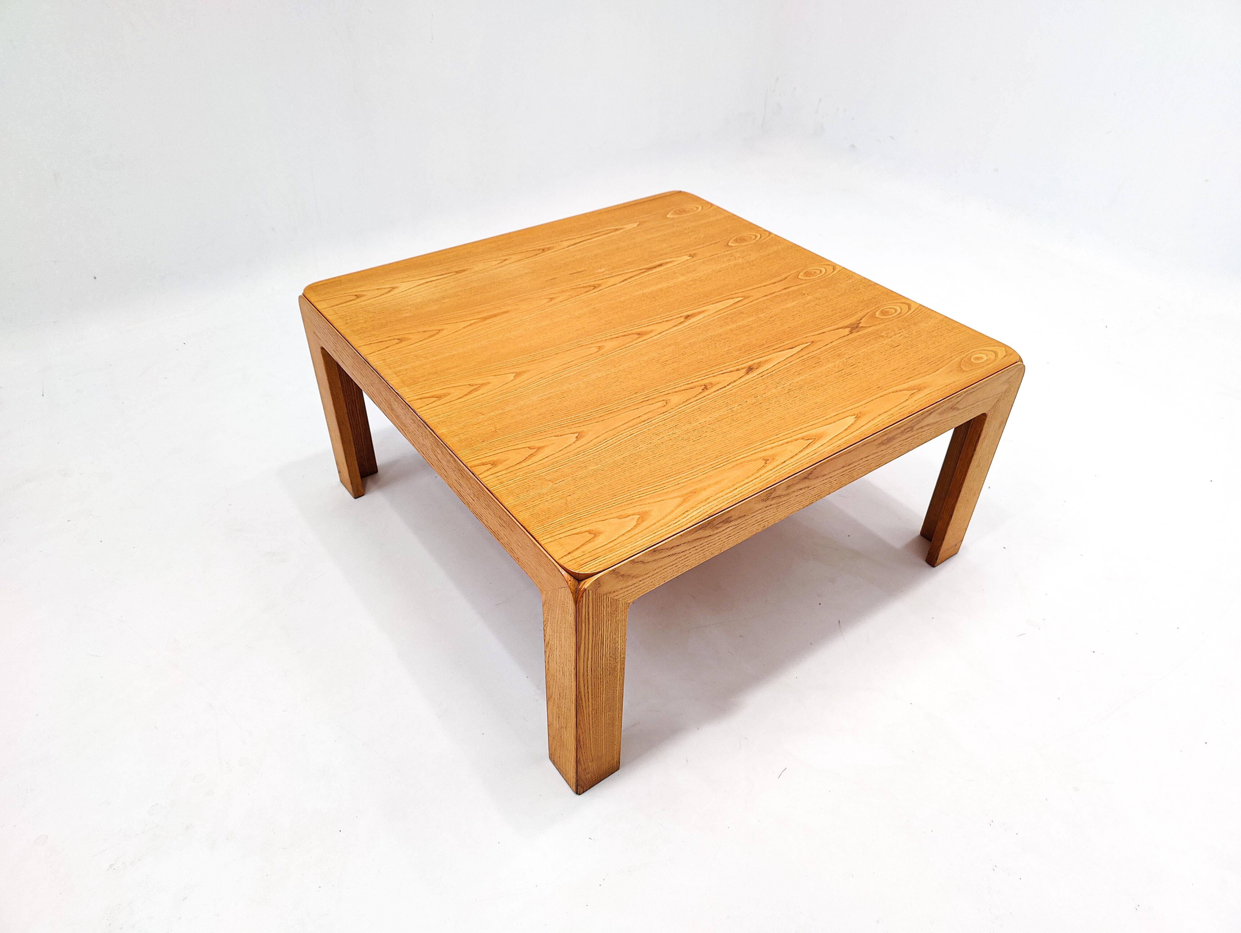 Mid-Century Square Wooden Coffee Table by Derk Jan de Vries - The Netherlands In Good Condition For Sale In Brussels, BE